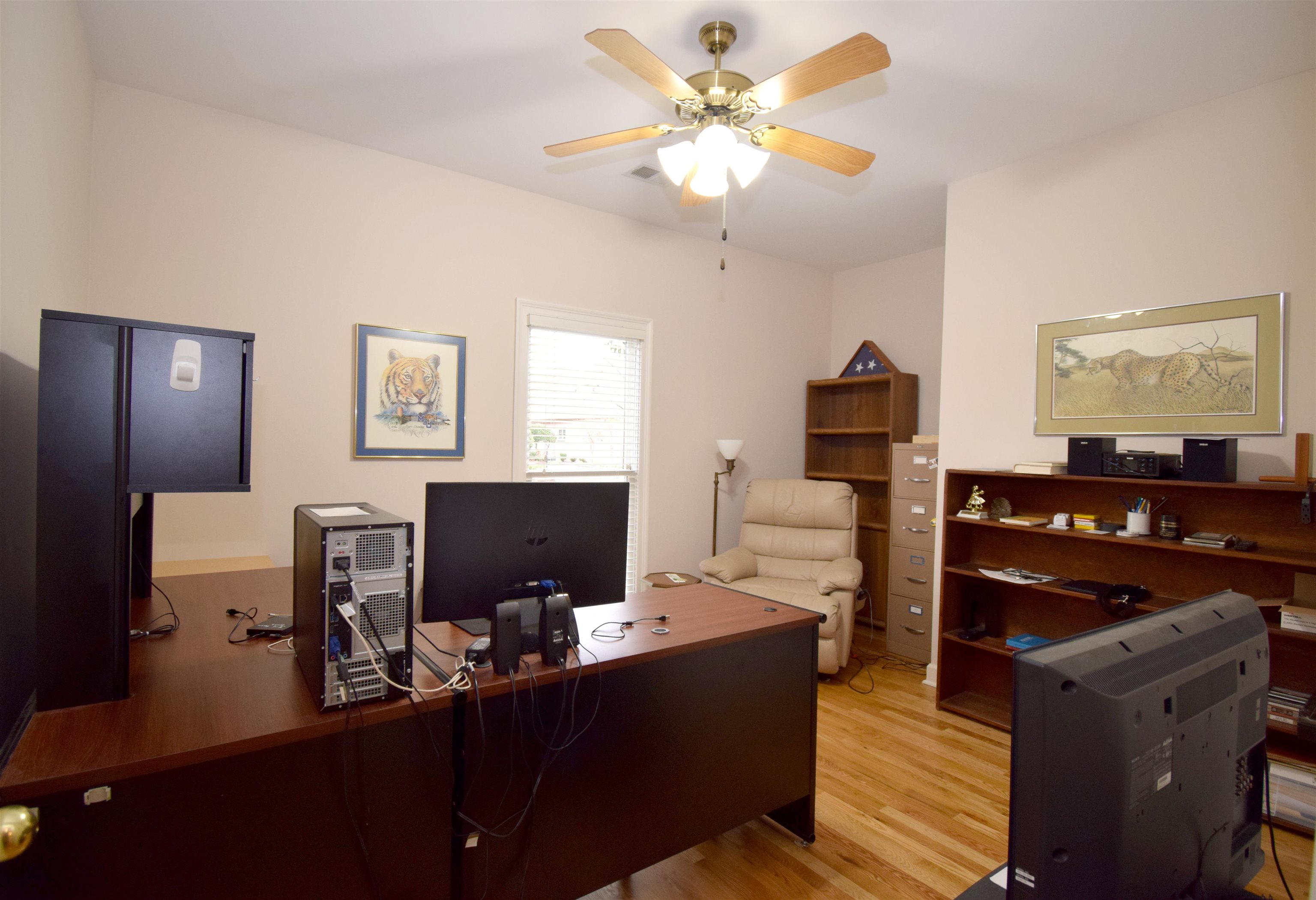 945 WARWICK OAKS LN N