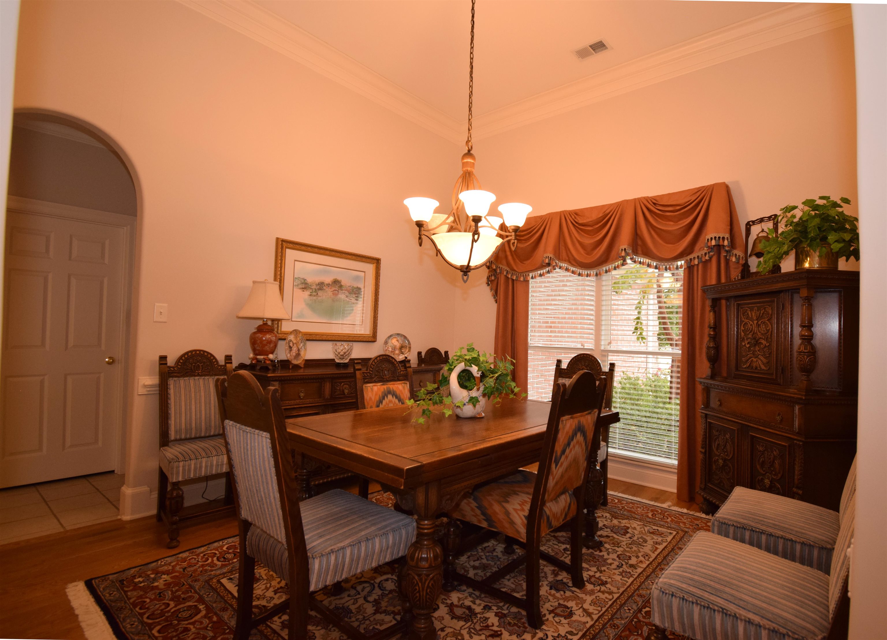 945 WARWICK OAKS LN N