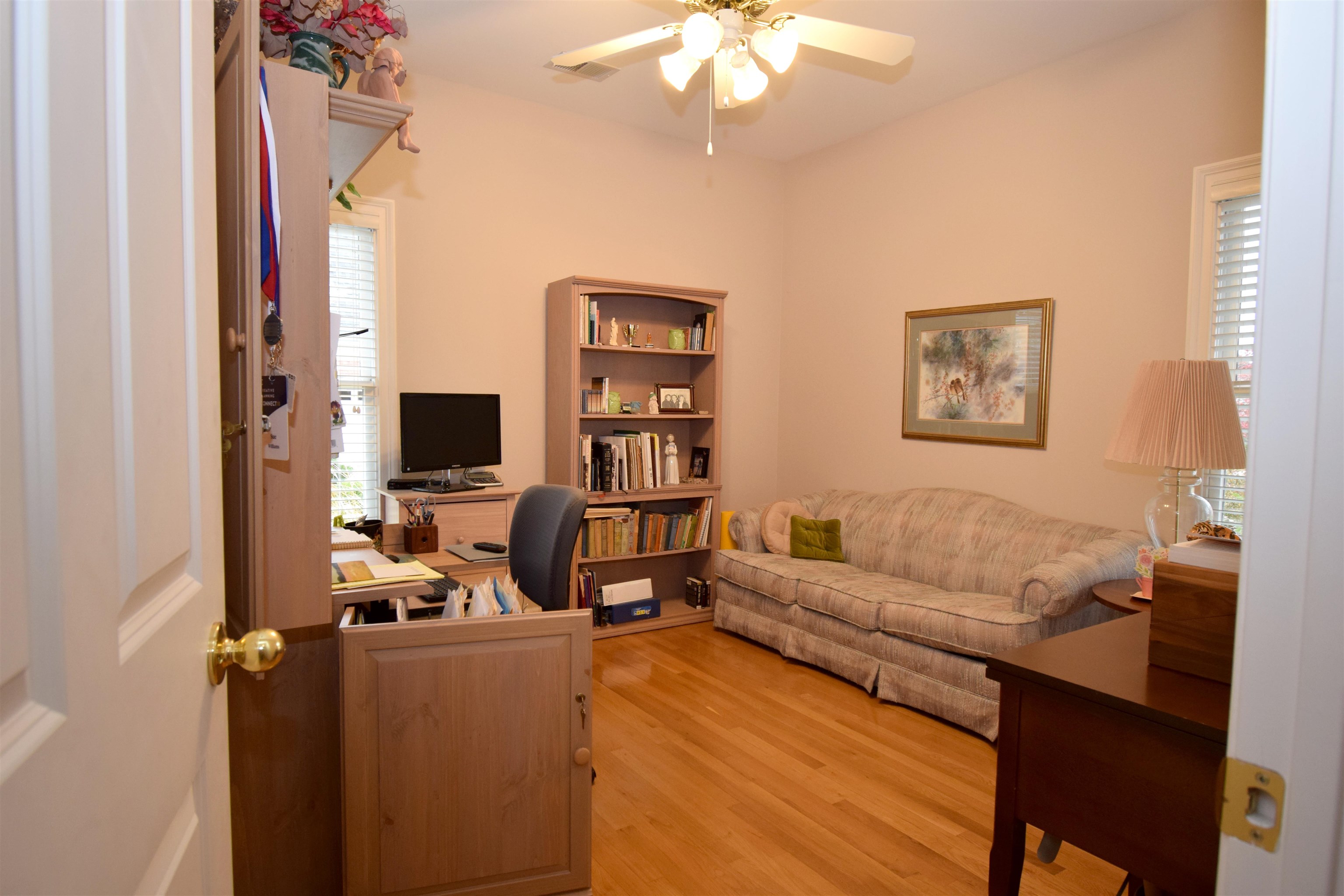 945 WARWICK OAKS LN N