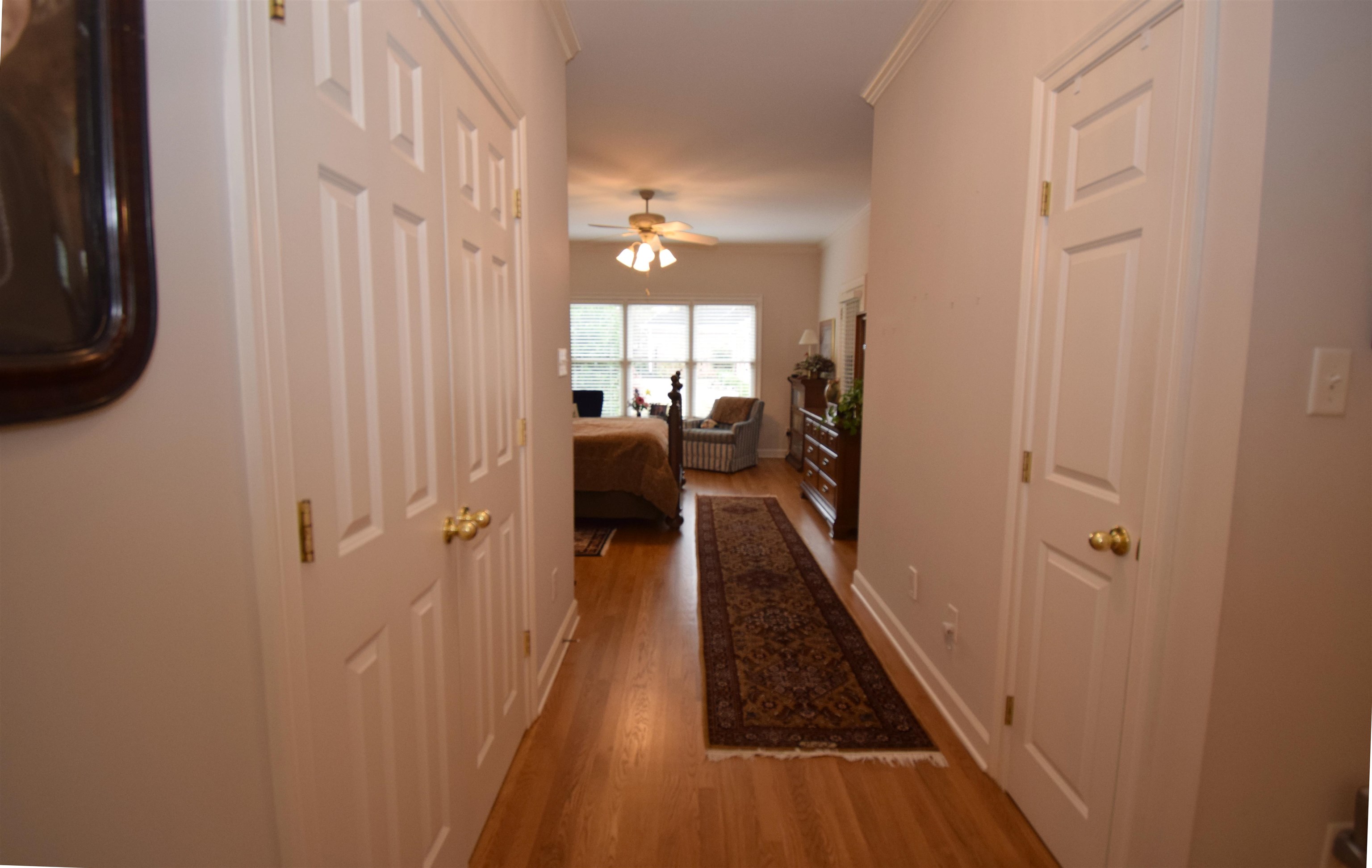 945 WARWICK OAKS LN N