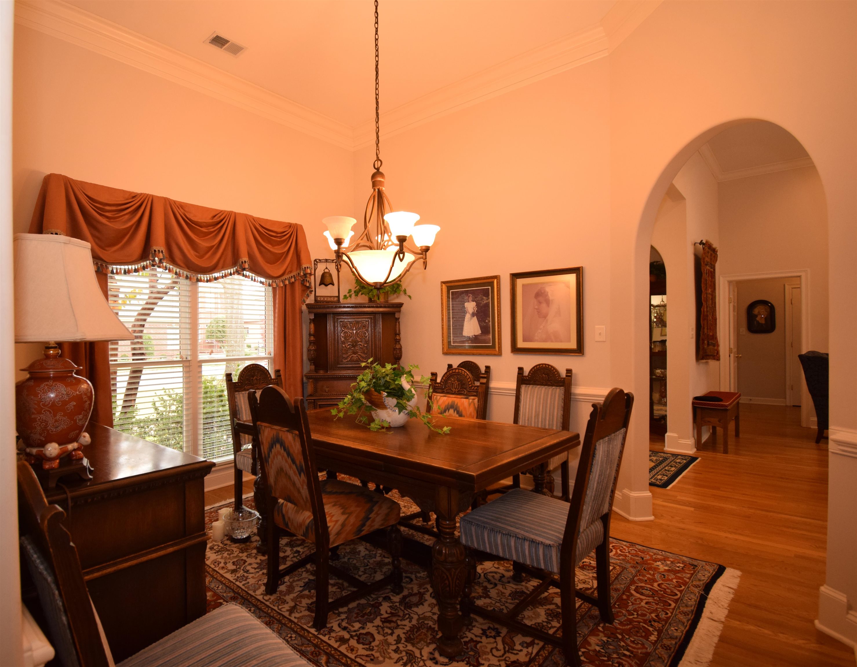 945 WARWICK OAKS LN N