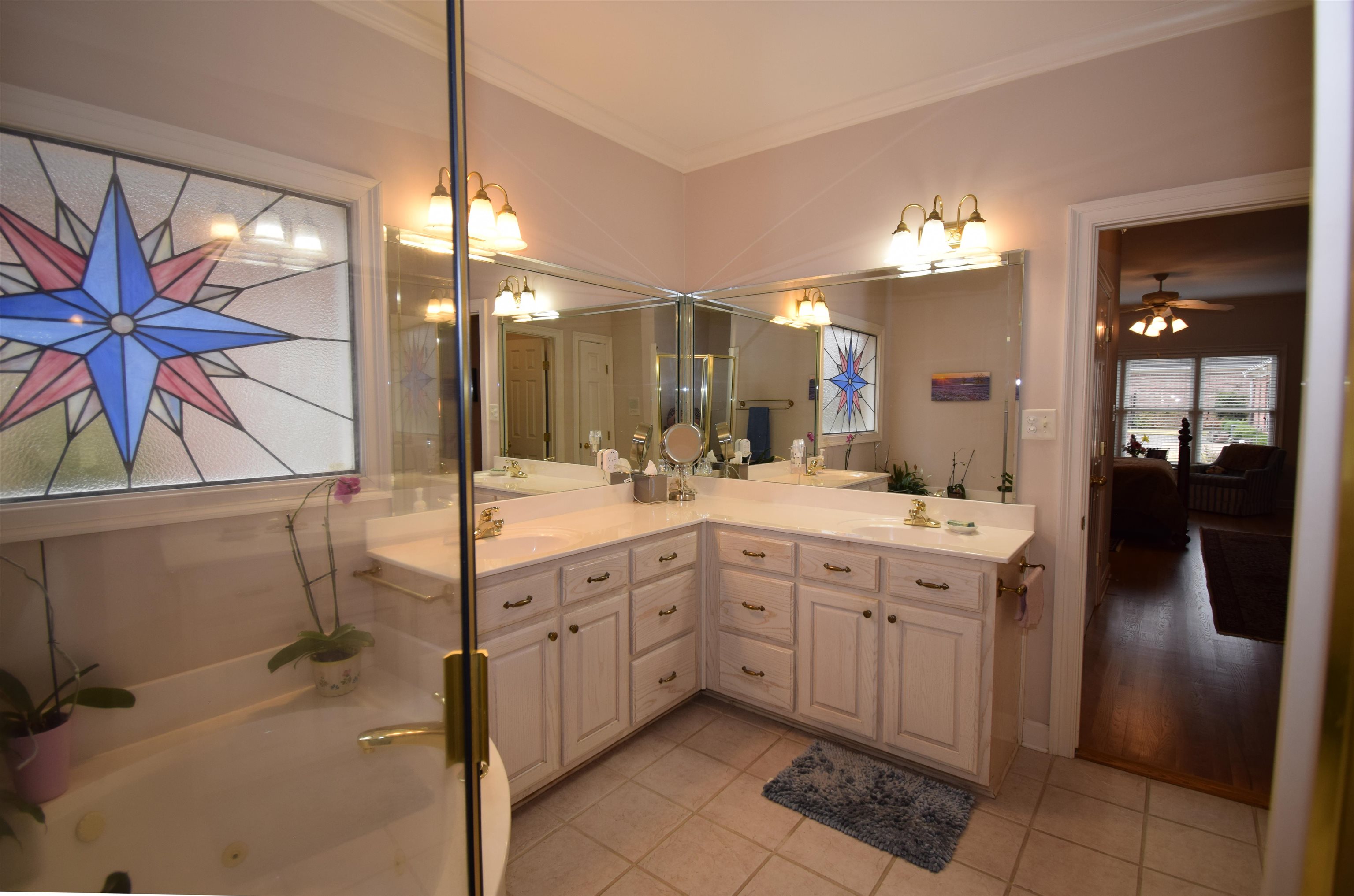 945 WARWICK OAKS LN N