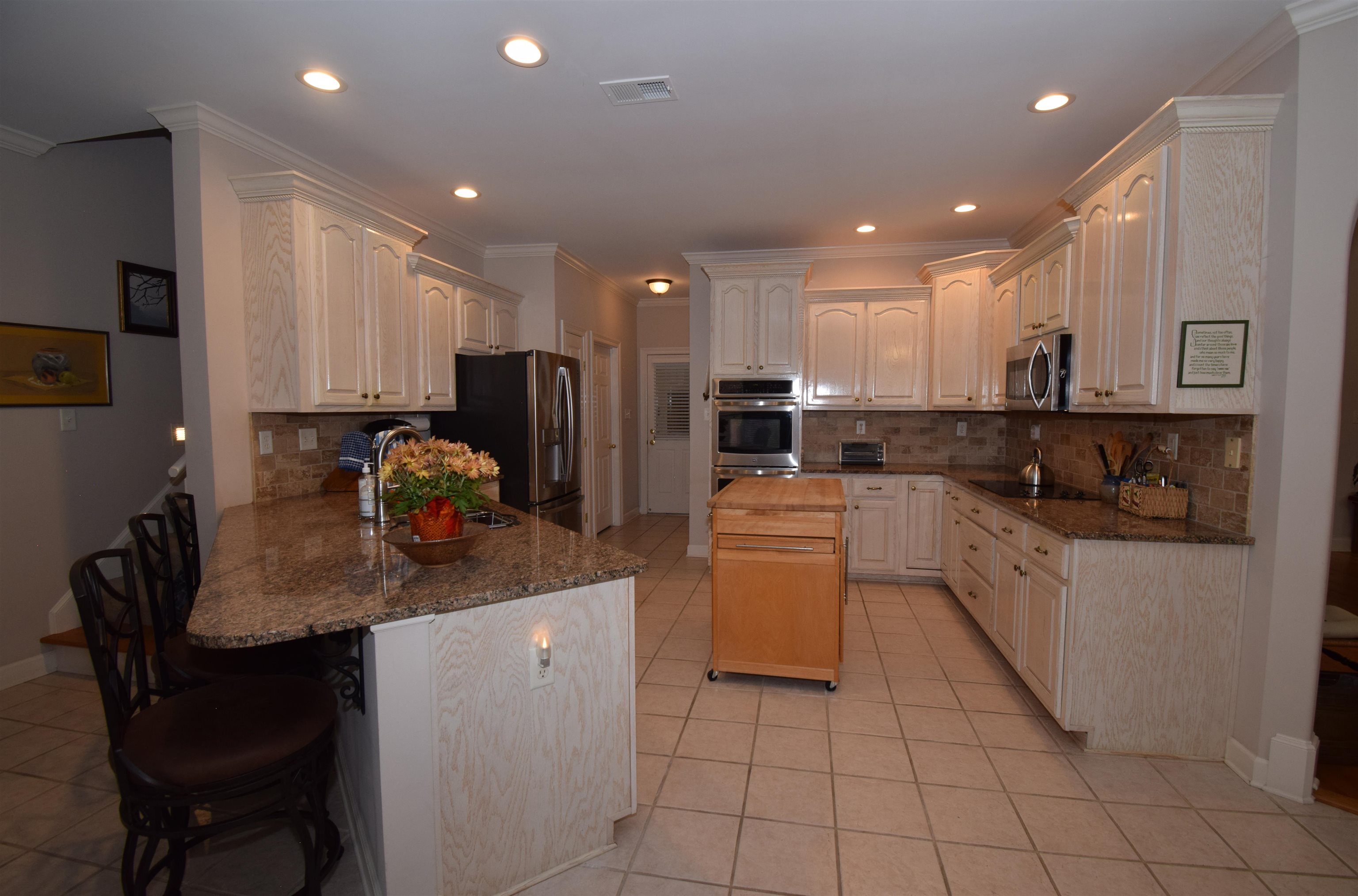 945 WARWICK OAKS LN N