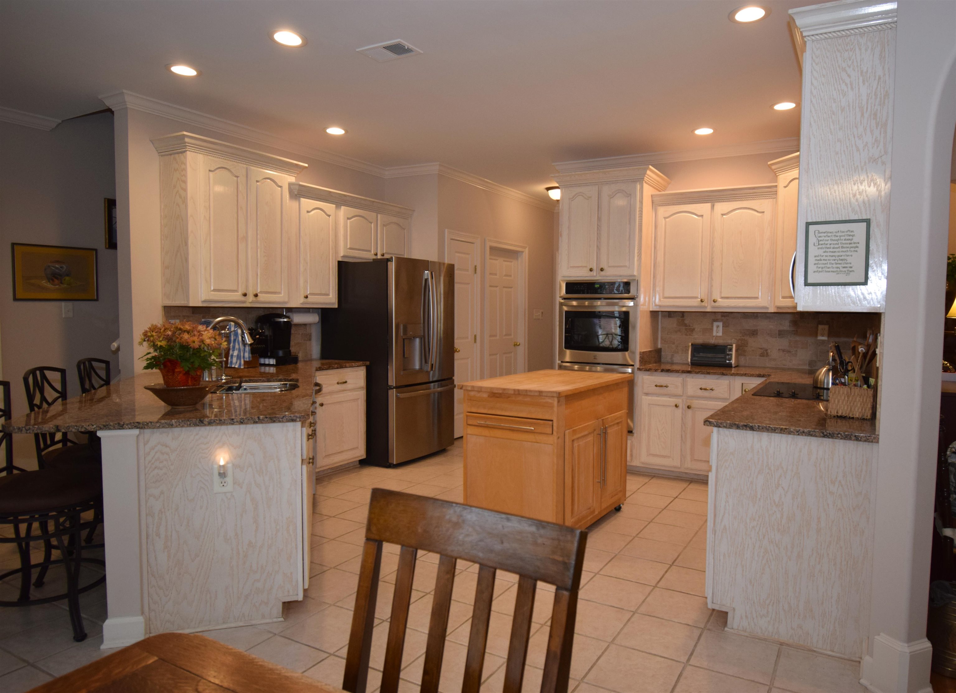 945 WARWICK OAKS LN N