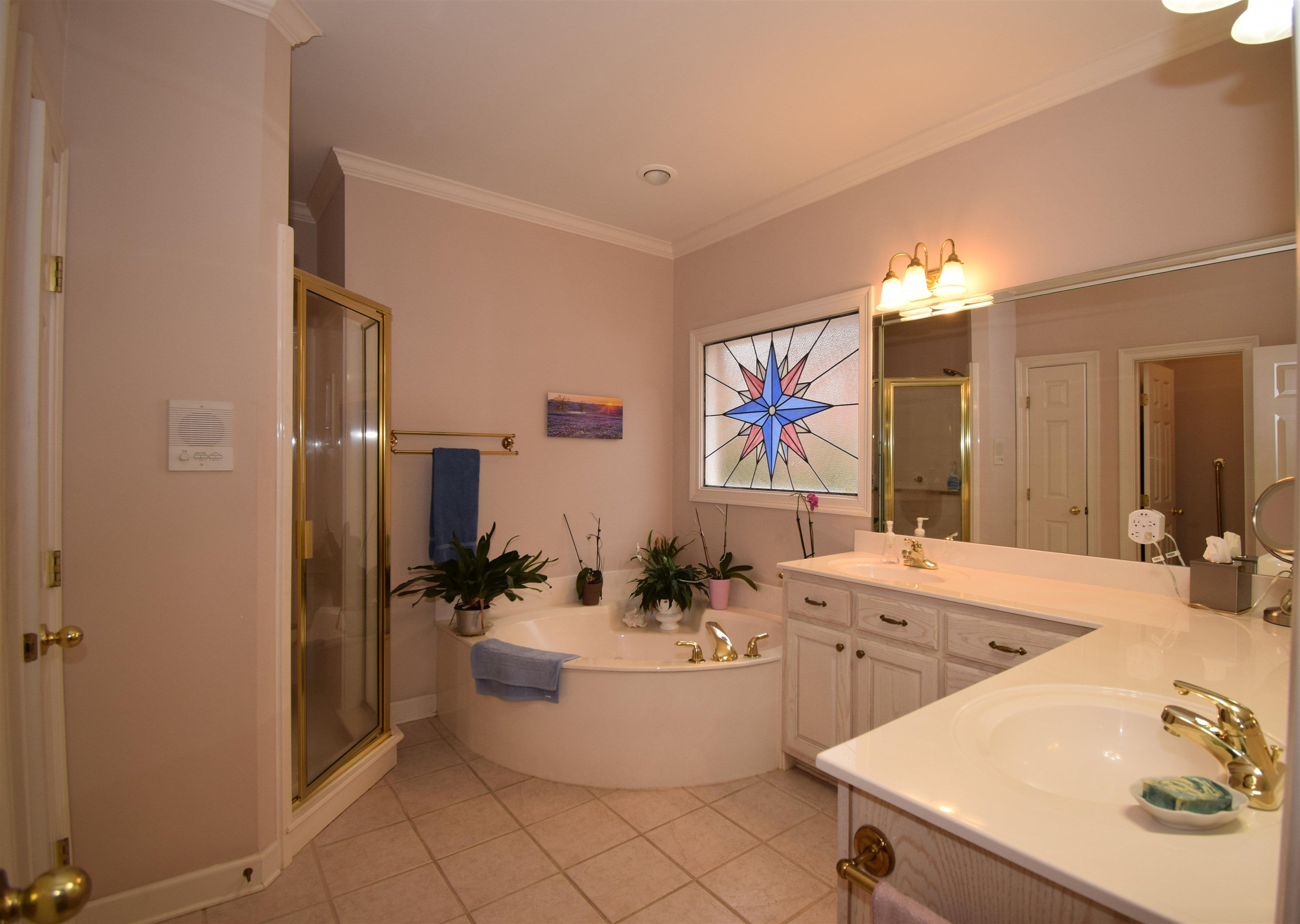 945 WARWICK OAKS LN N