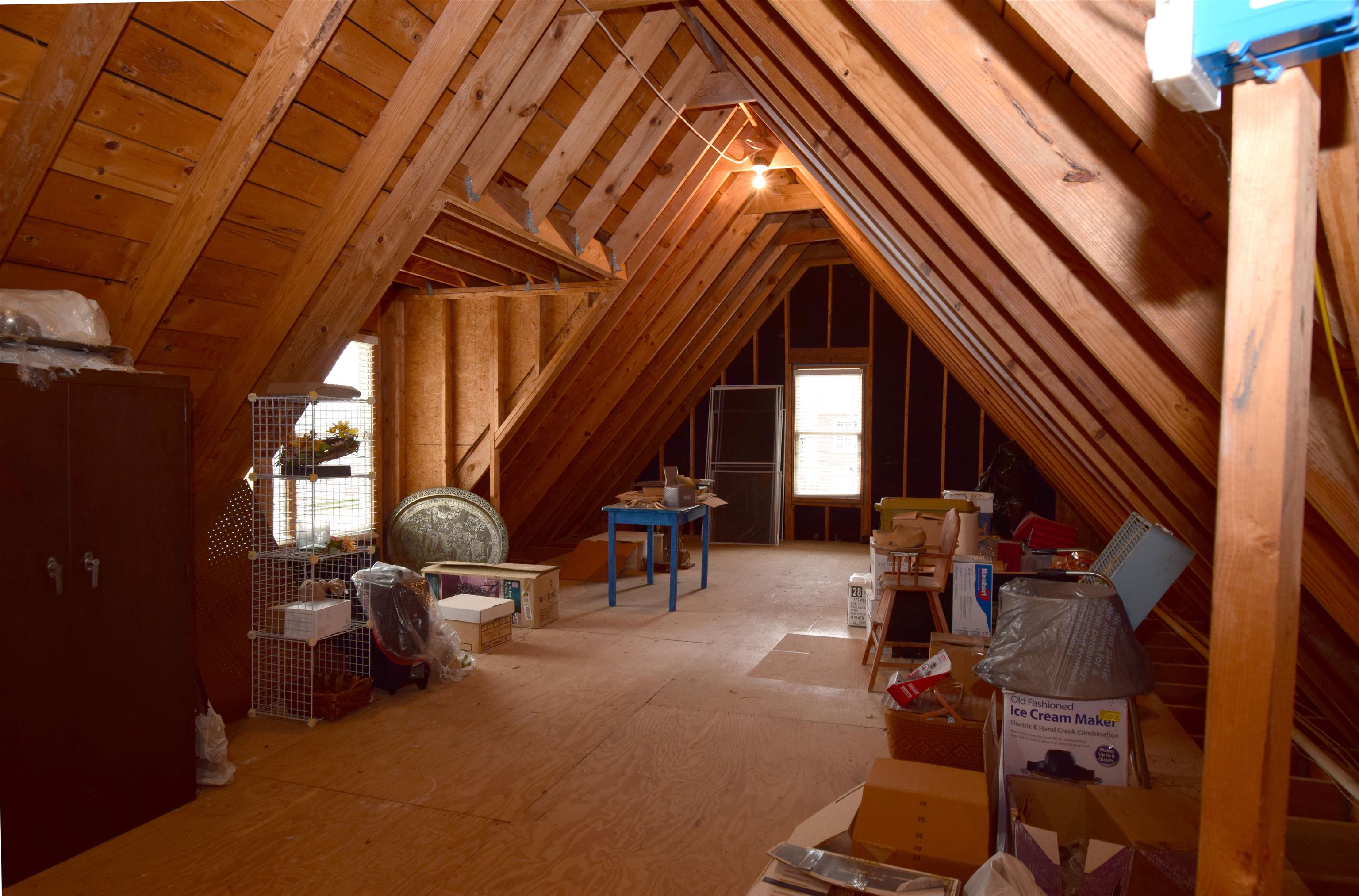 945 WARWICK OAKS LN N