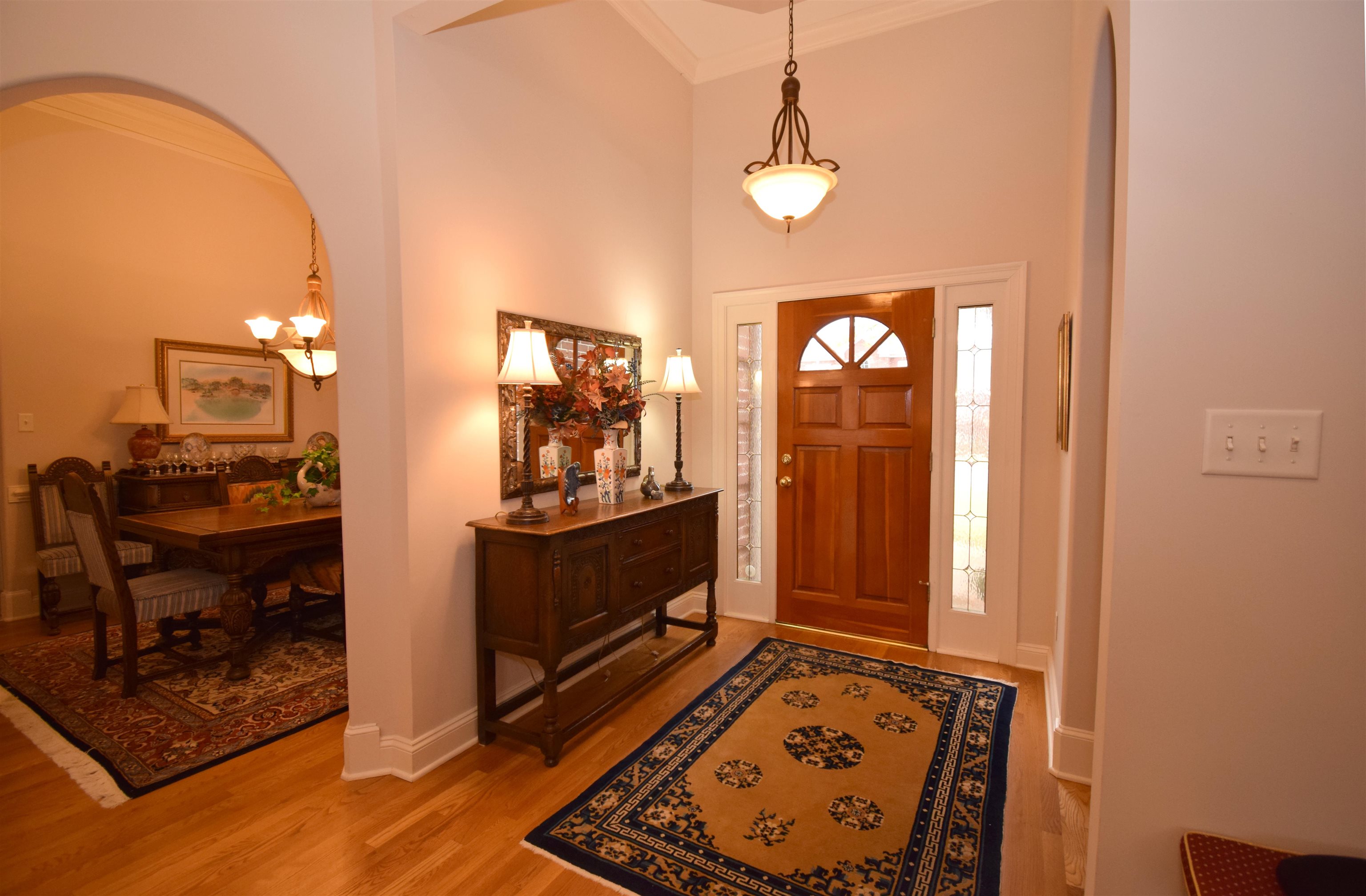 945 WARWICK OAKS LN N