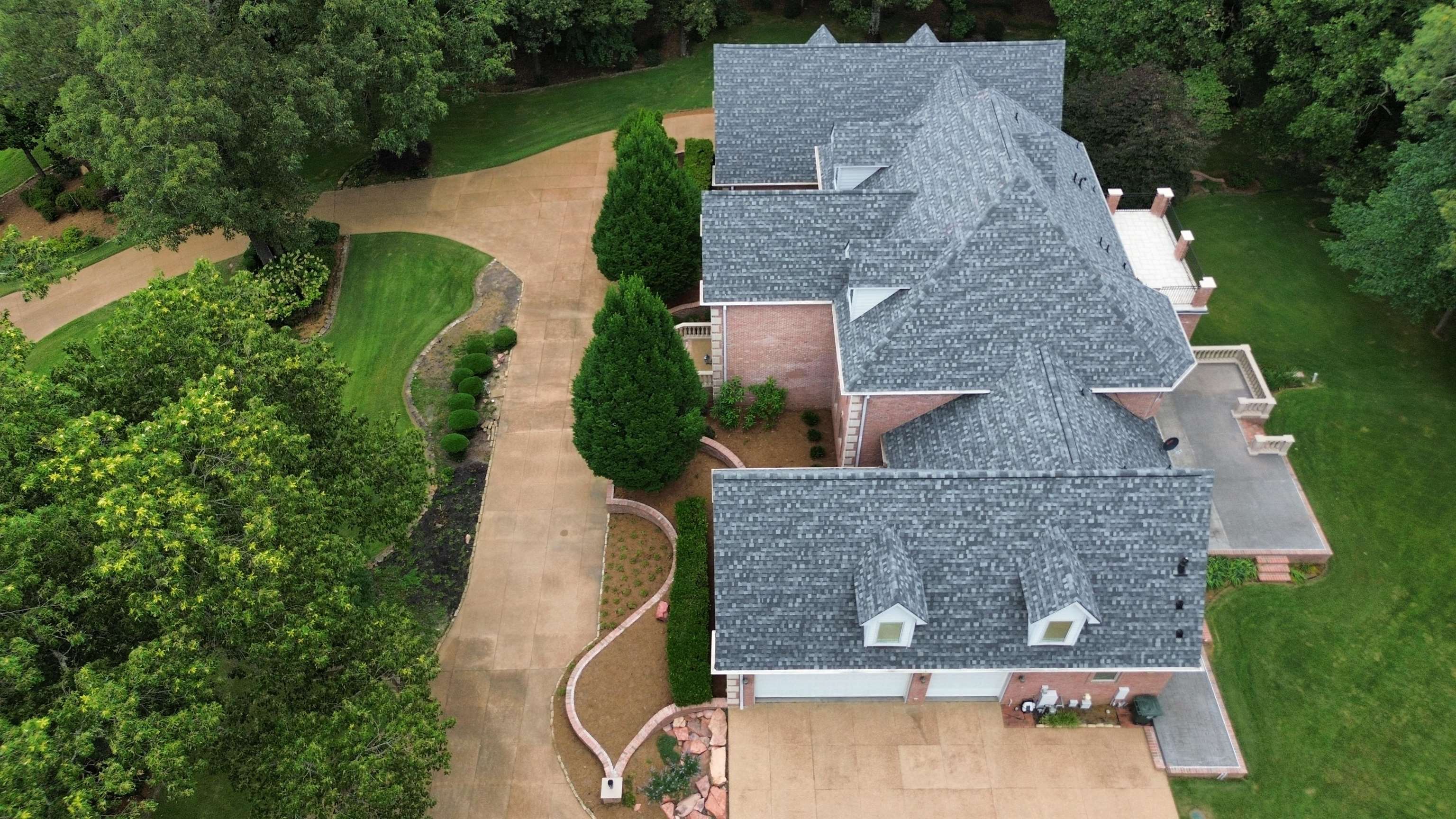 8562 WINDOLYN CIR N