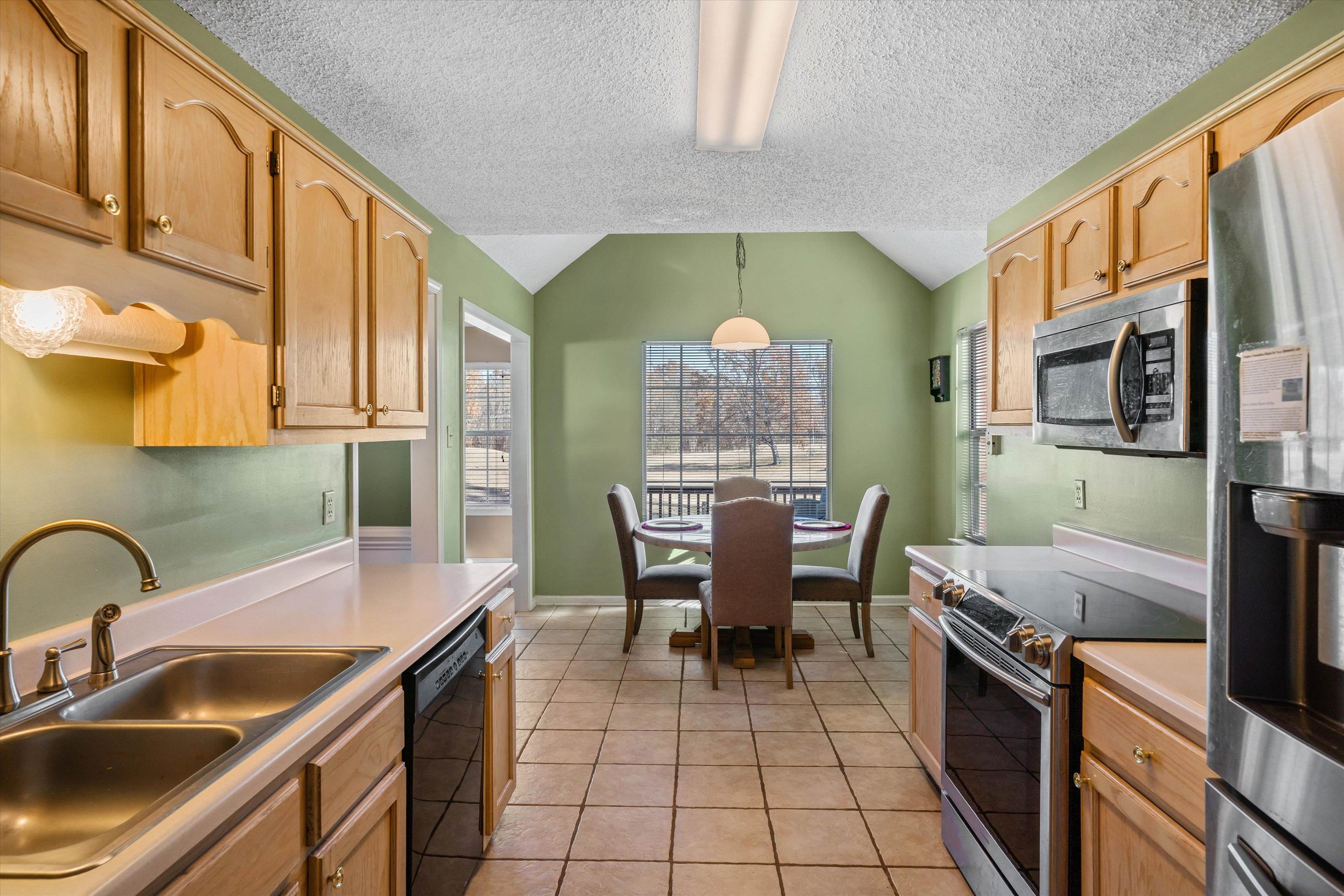 4140 PERSIMMON HILL CV