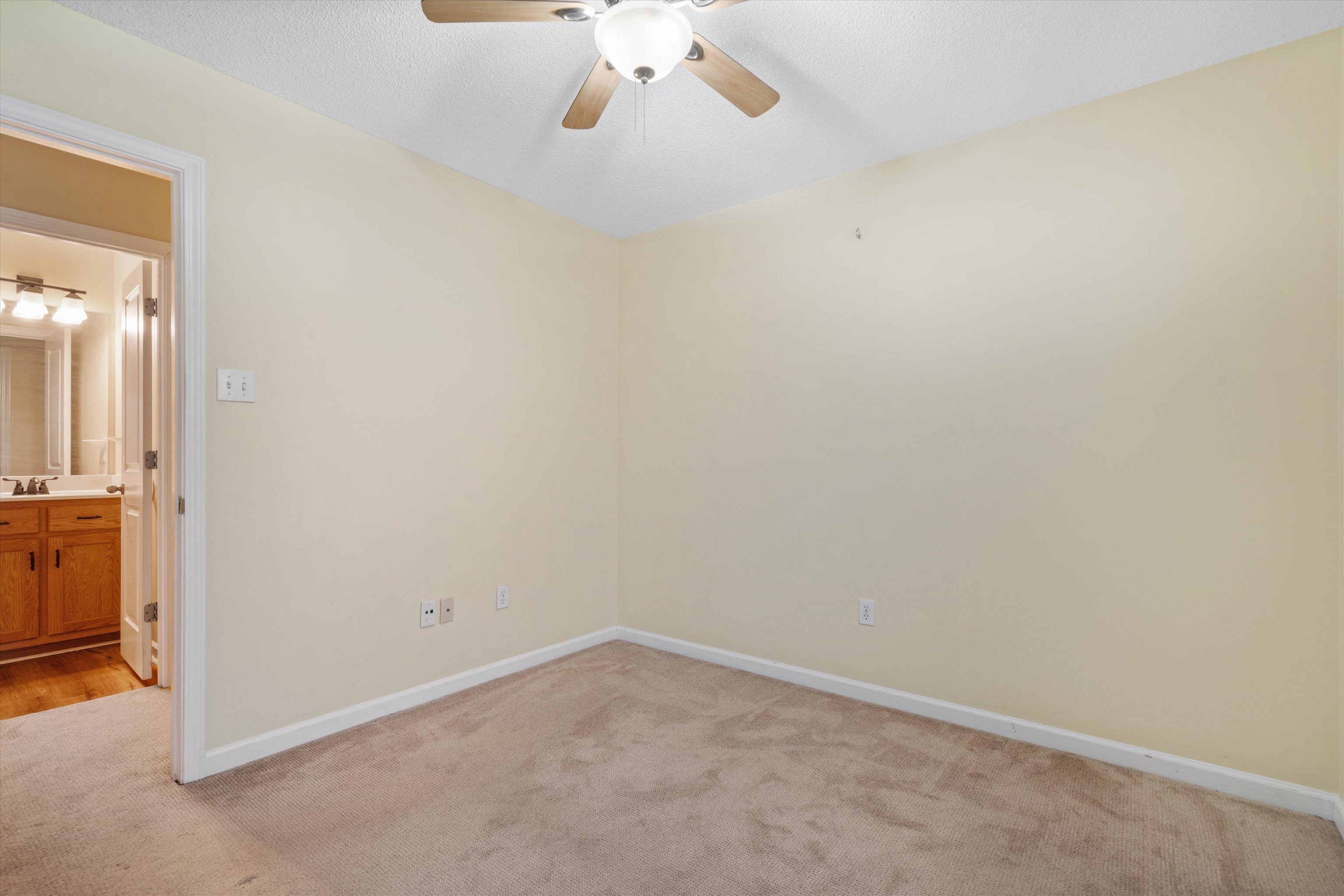 35 CAITLYN GENEVA CV