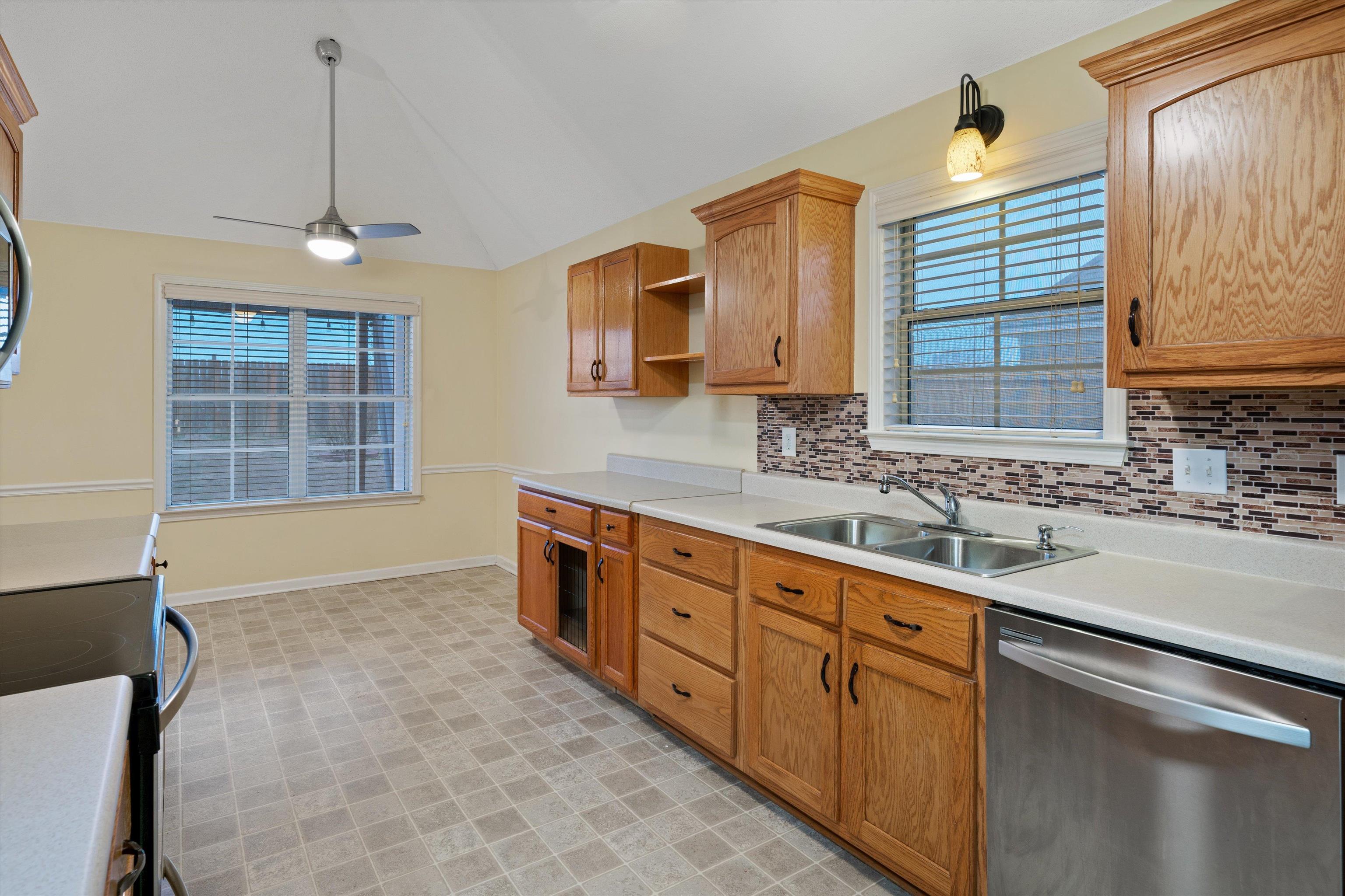 35 CAITLYN GENEVA CV