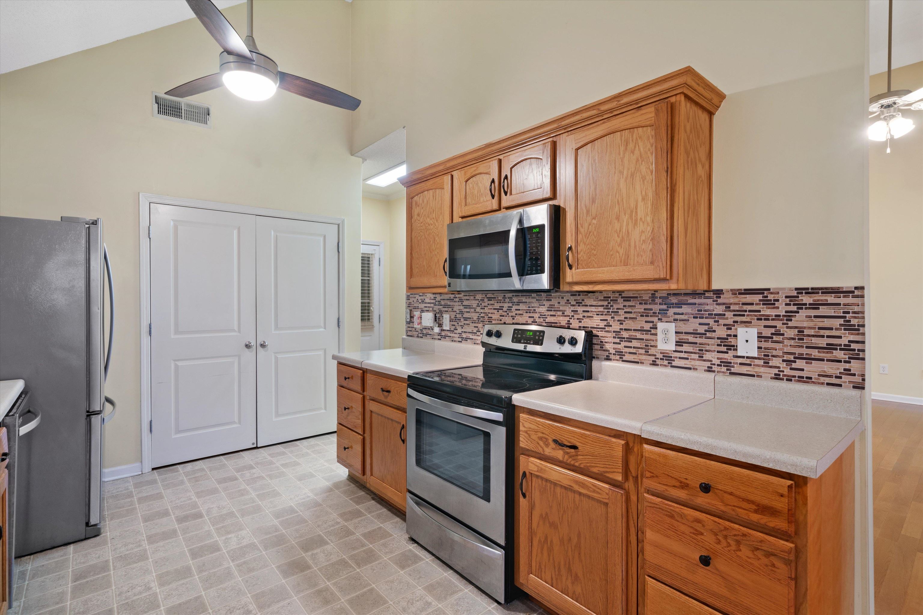 35 CAITLYN GENEVA CV