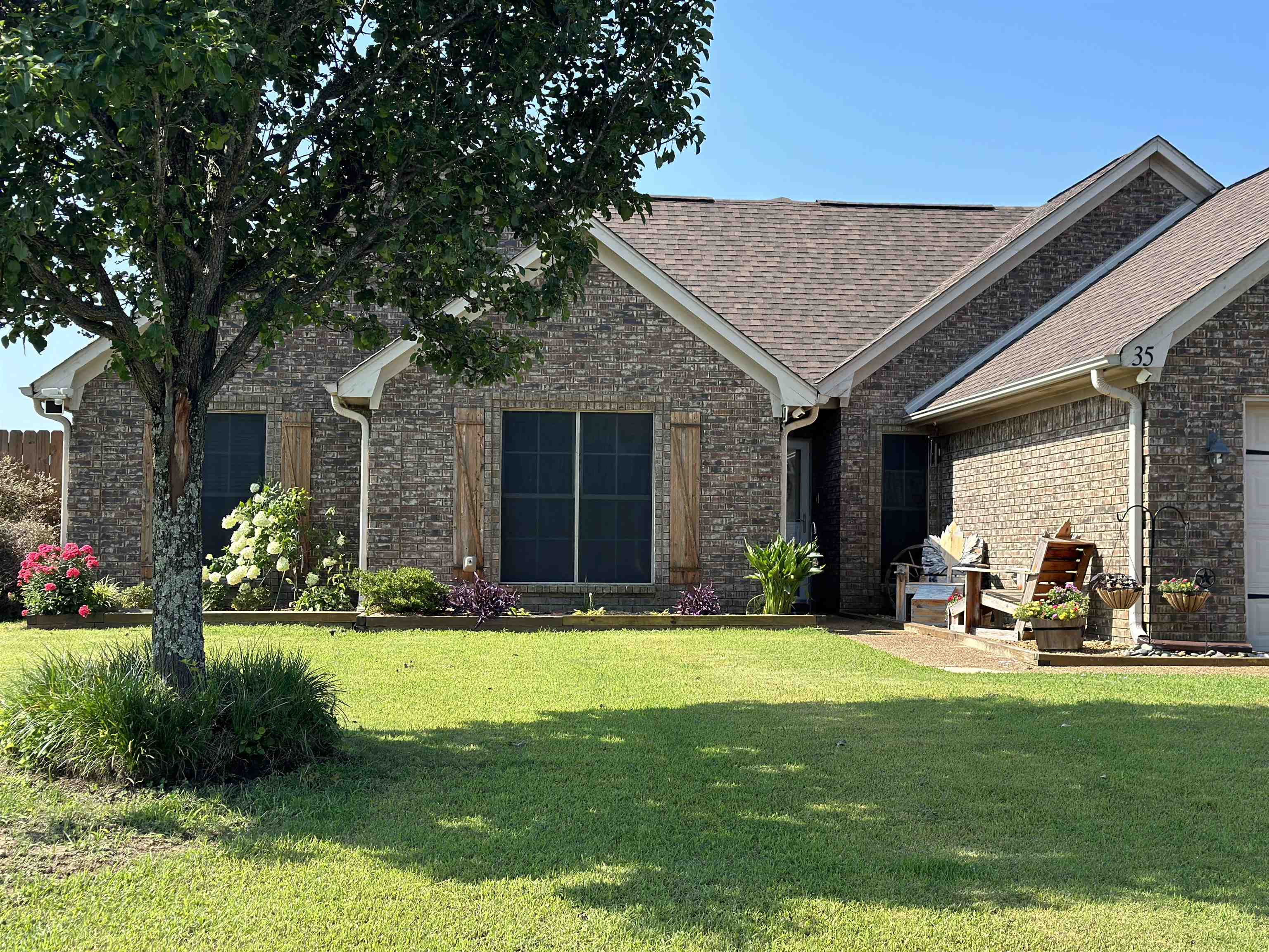 35 CAITLYN GENEVA CV