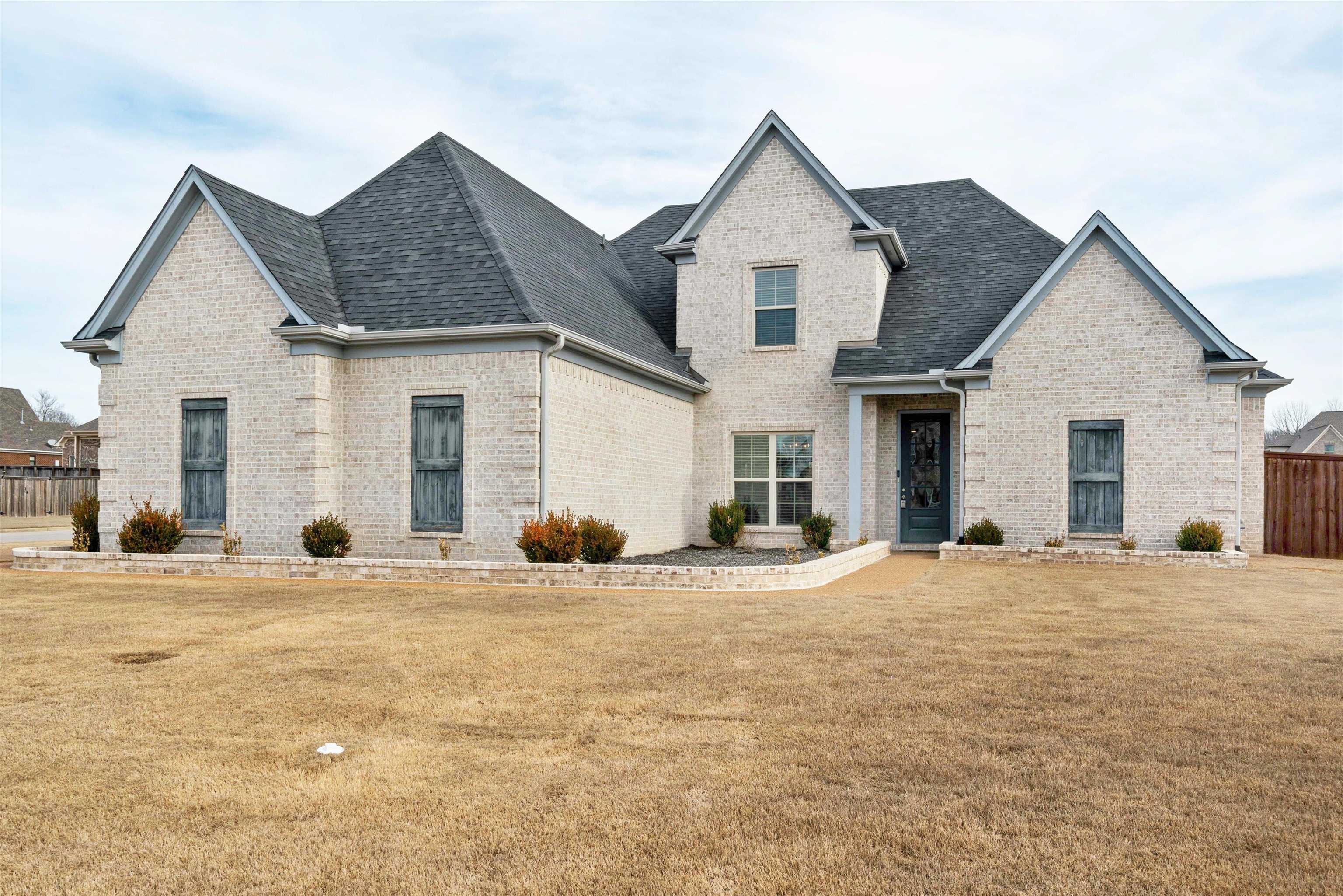 225 COUNTRY BROOK DR