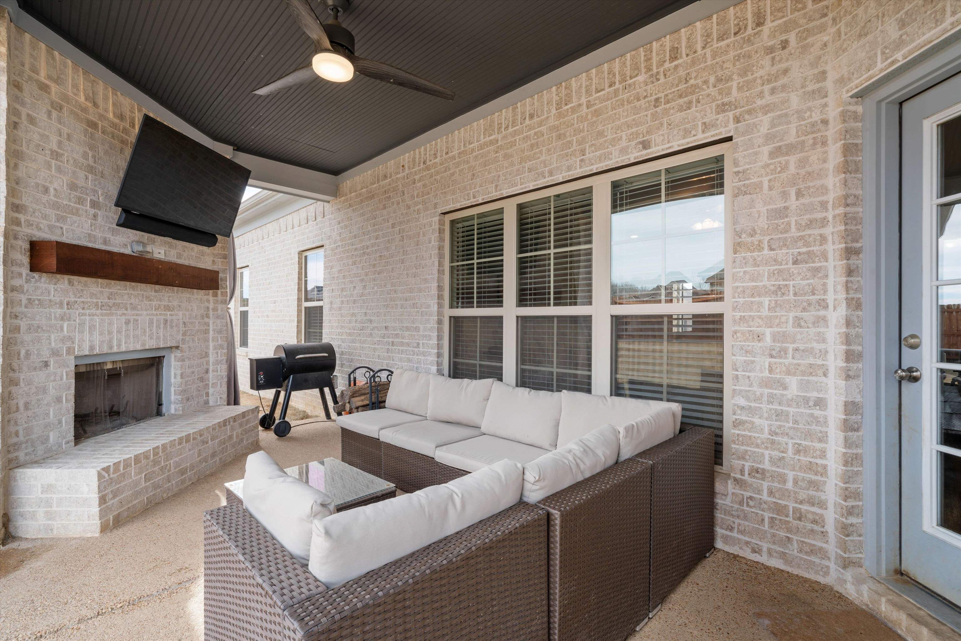 225 COUNTRY BROOK DR