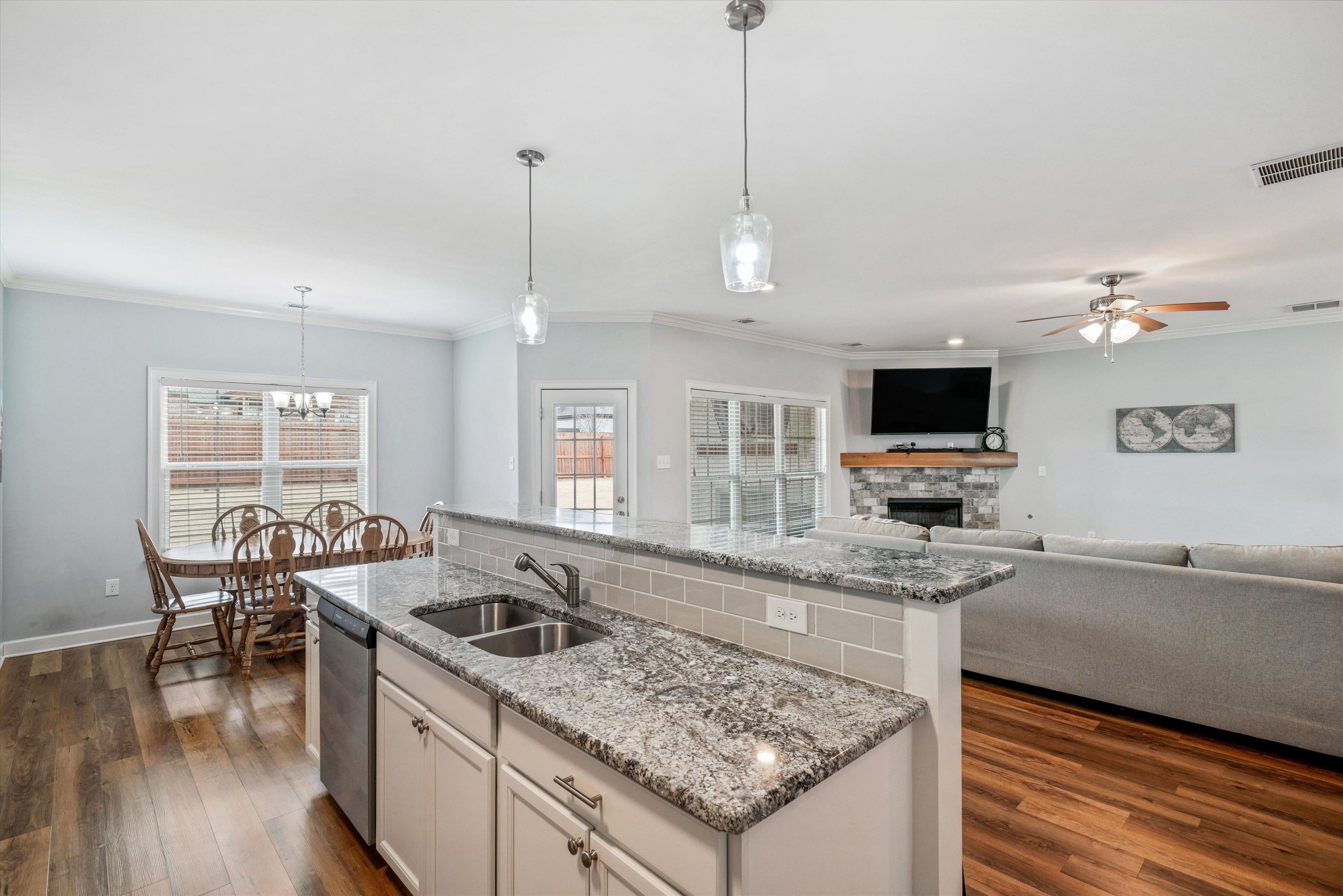 225 COUNTRY BROOK DR