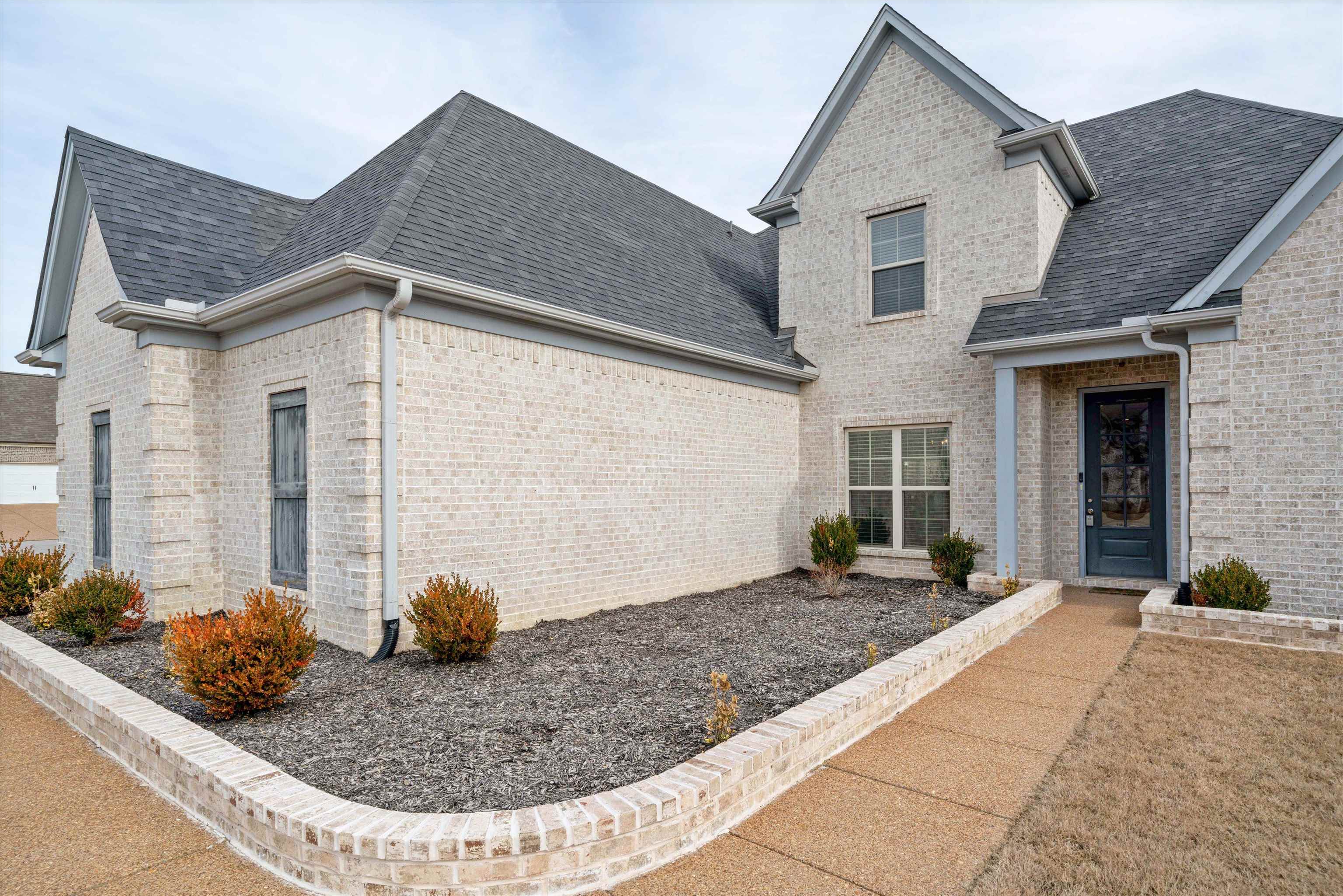 225 COUNTRY BROOK DR