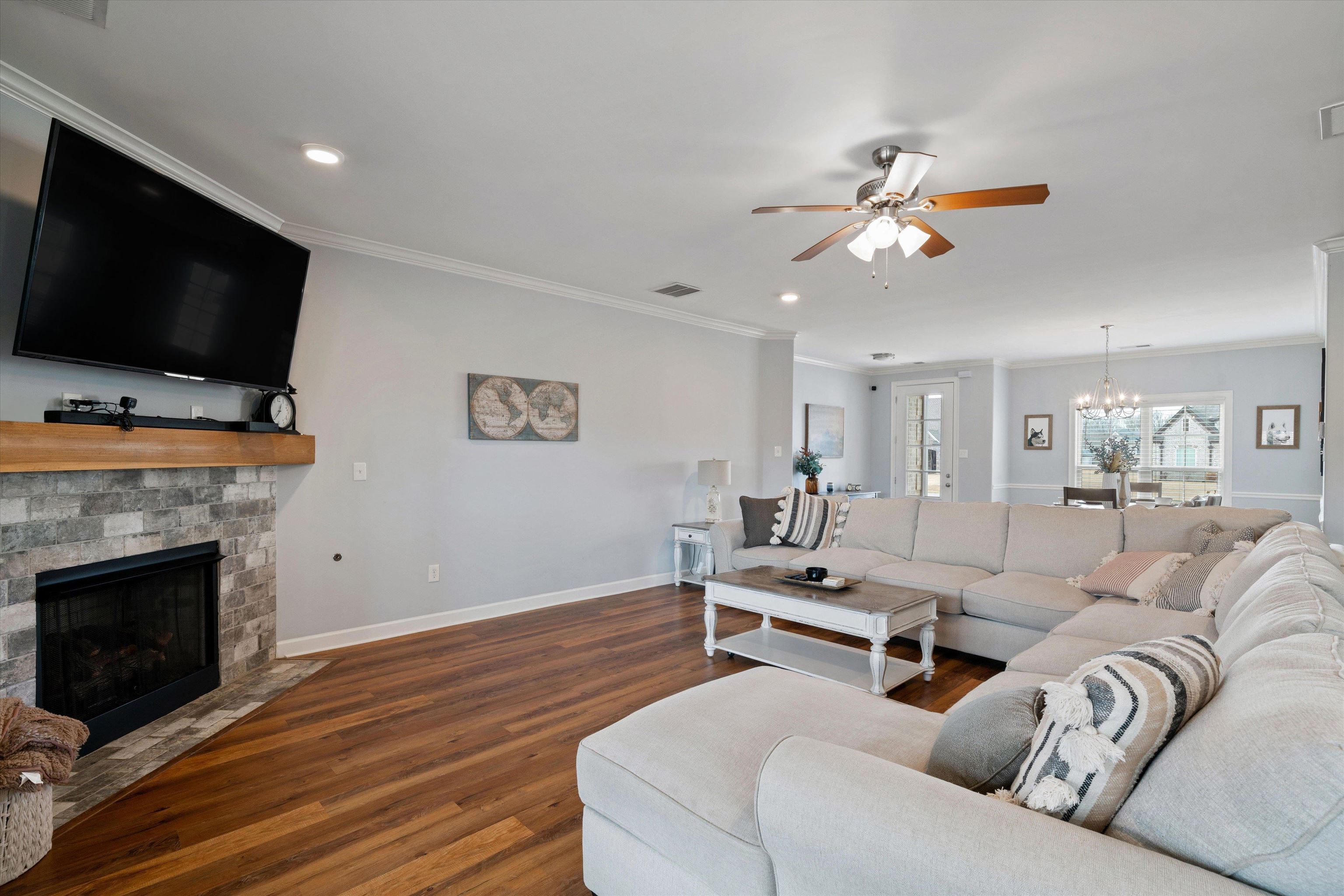 225 COUNTRY BROOK DR