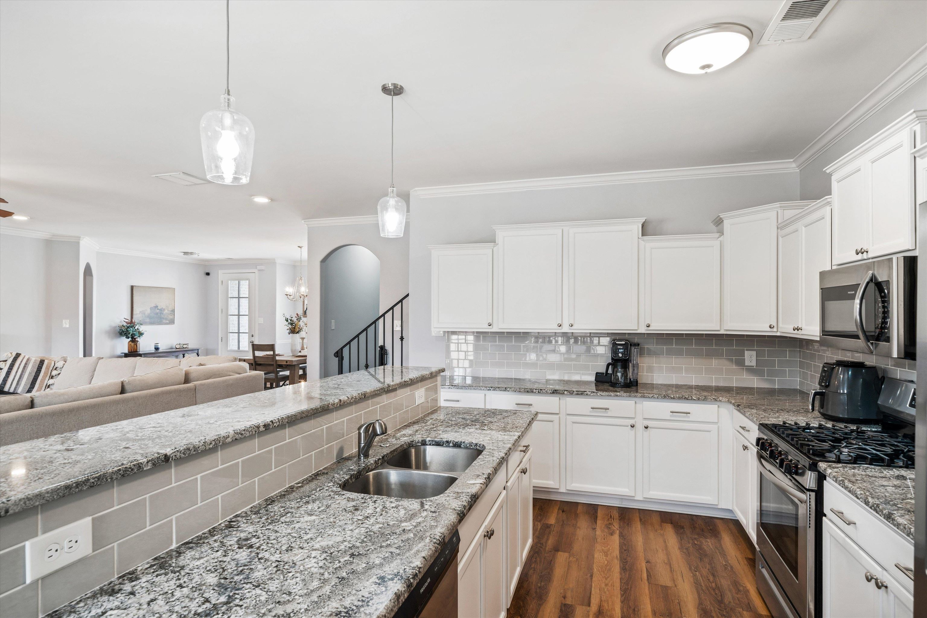 225 COUNTRY BROOK DR