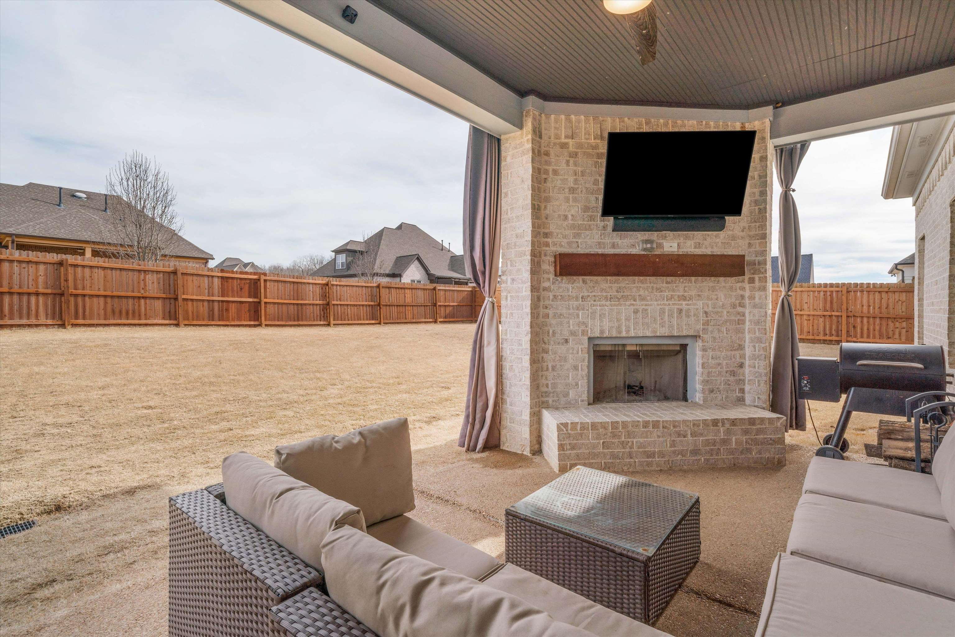 225 COUNTRY BROOK DR