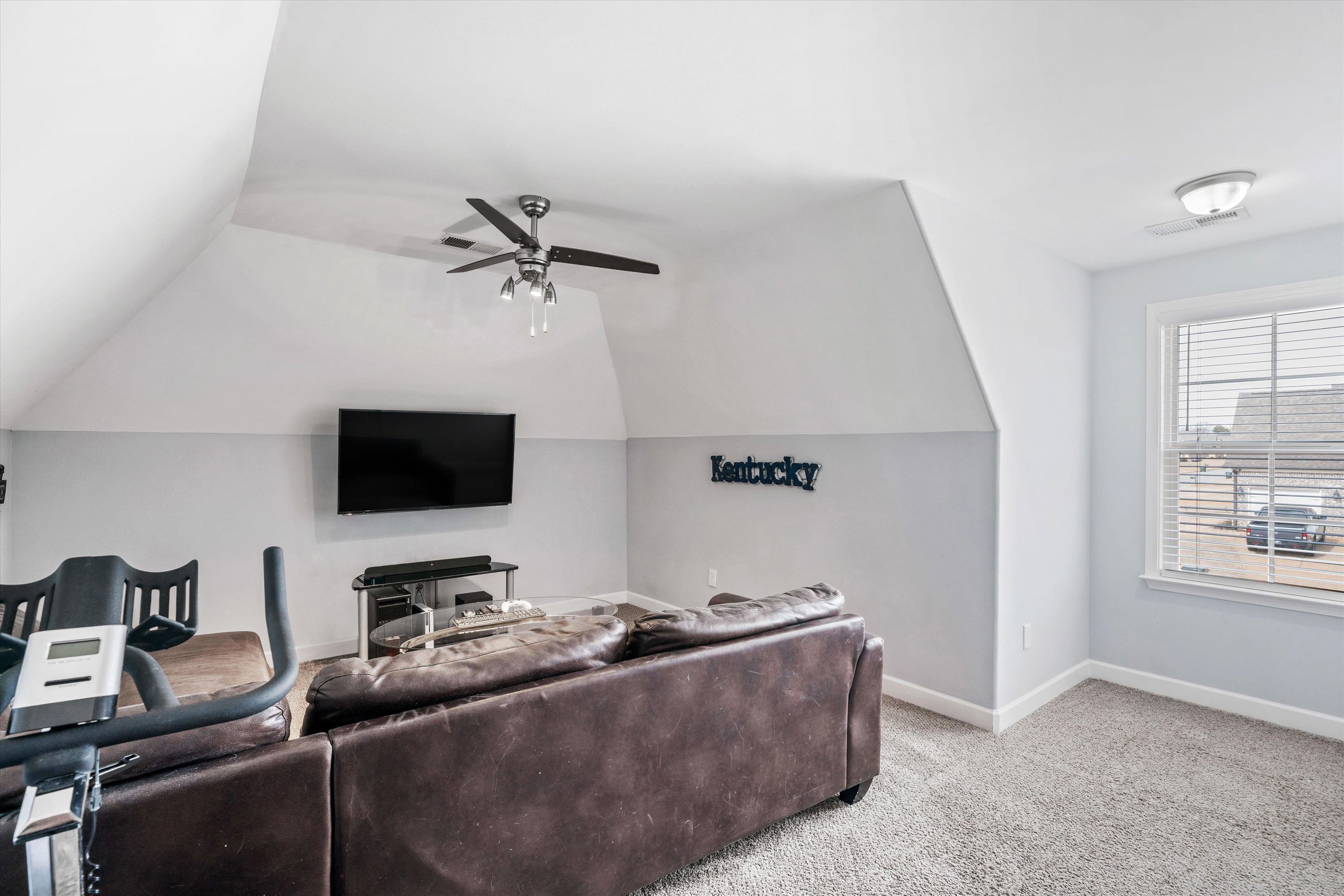 225 COUNTRY BROOK DR