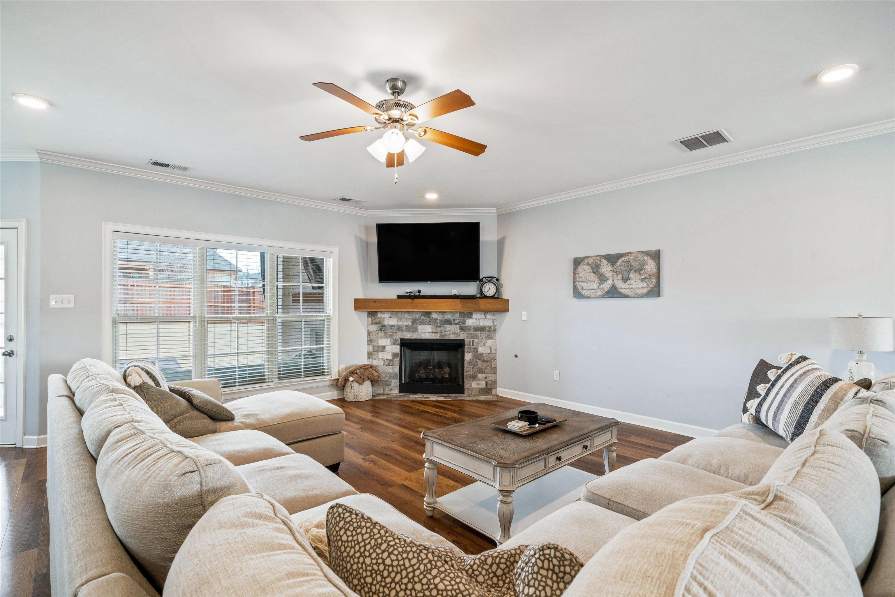 225 COUNTRY BROOK DR