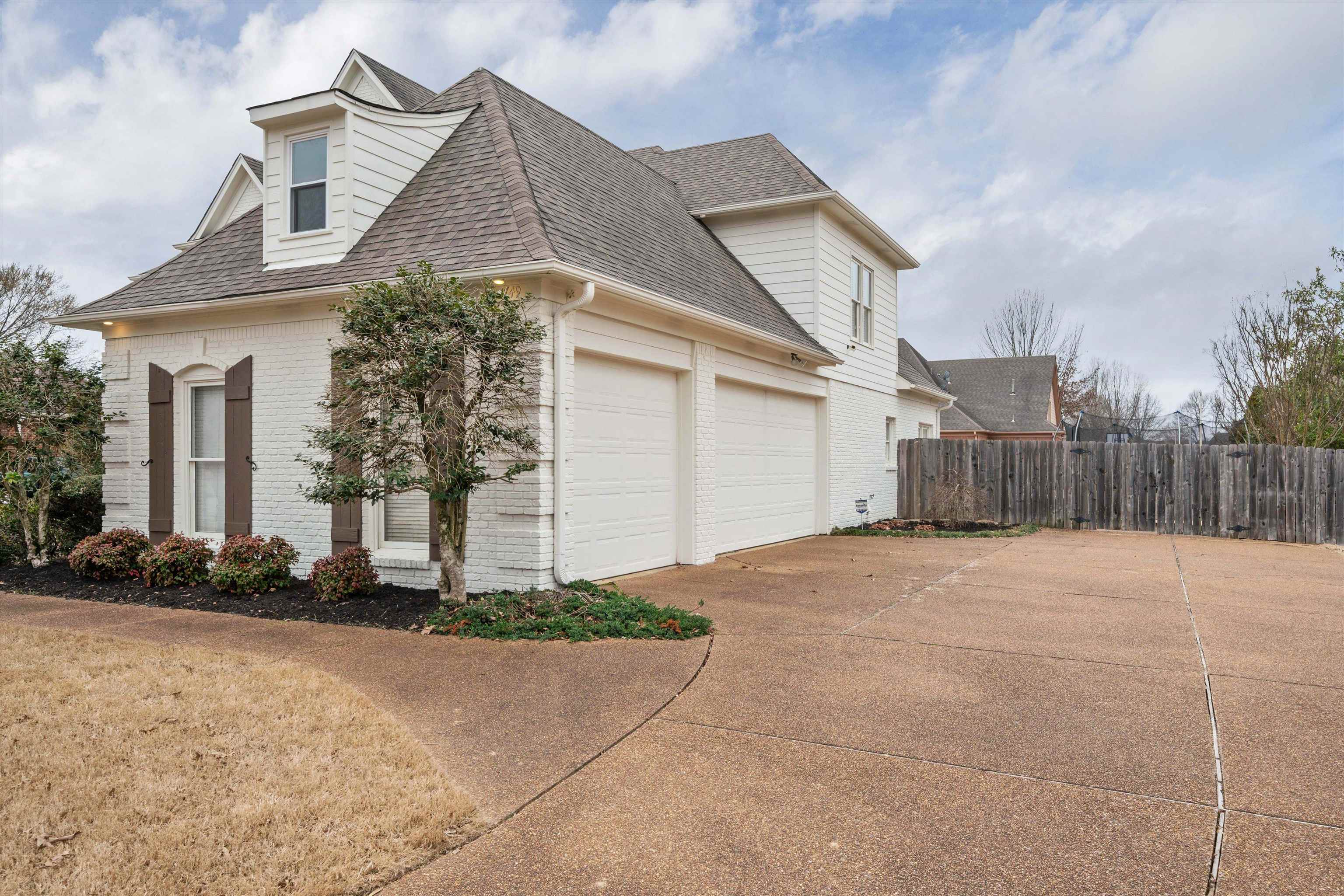 1749 GHOST CREEK DR
