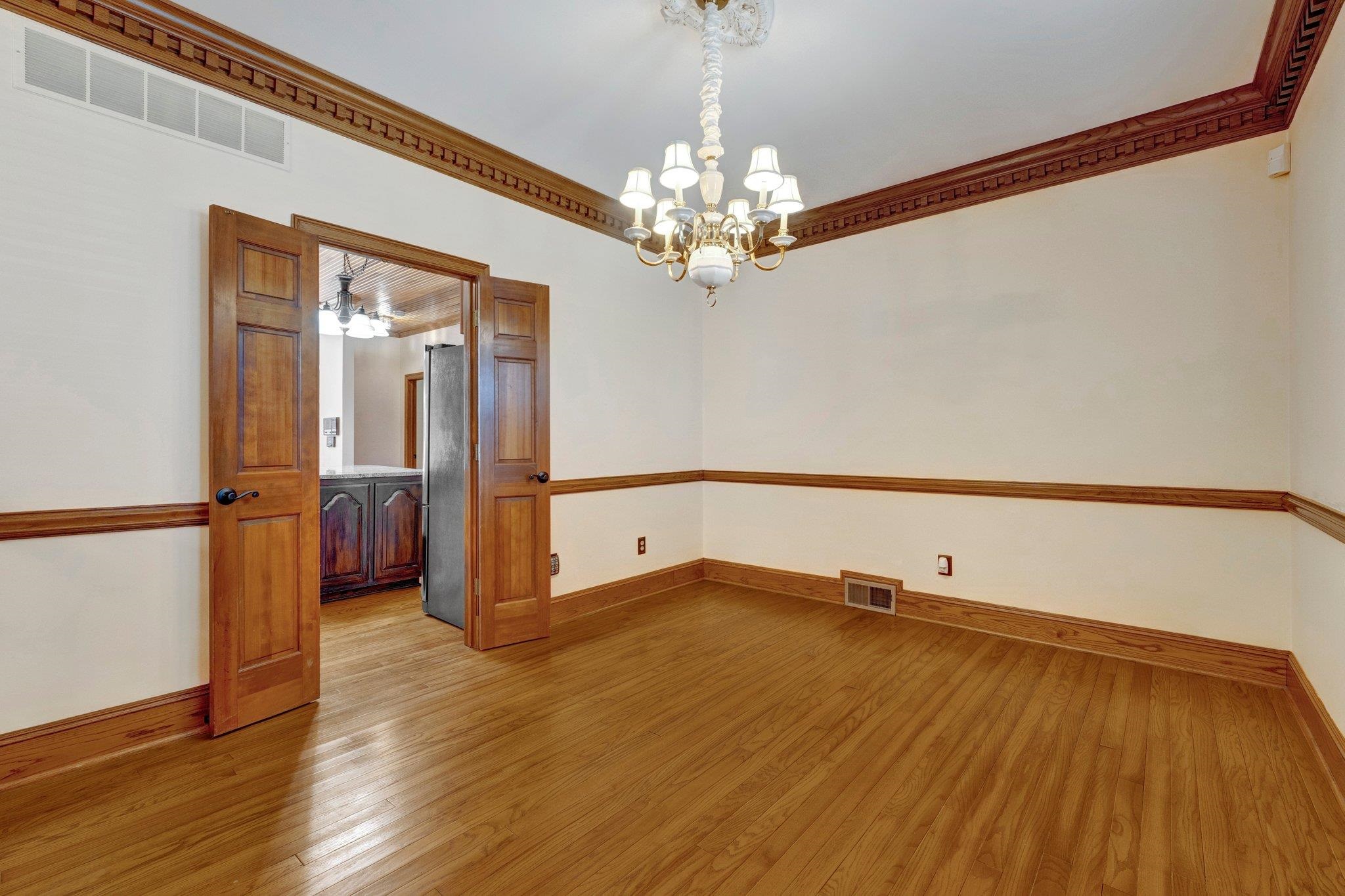 2838 E LEVEE OAKS DR