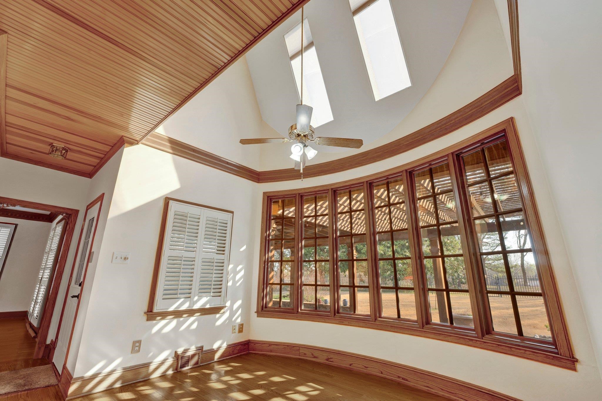 2838 E LEVEE OAKS DR