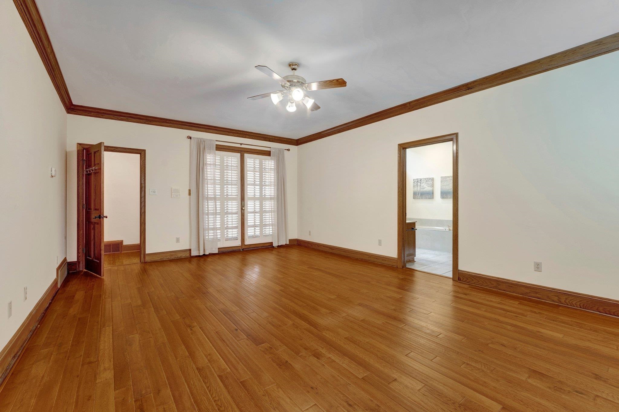 2838 E LEVEE OAKS DR