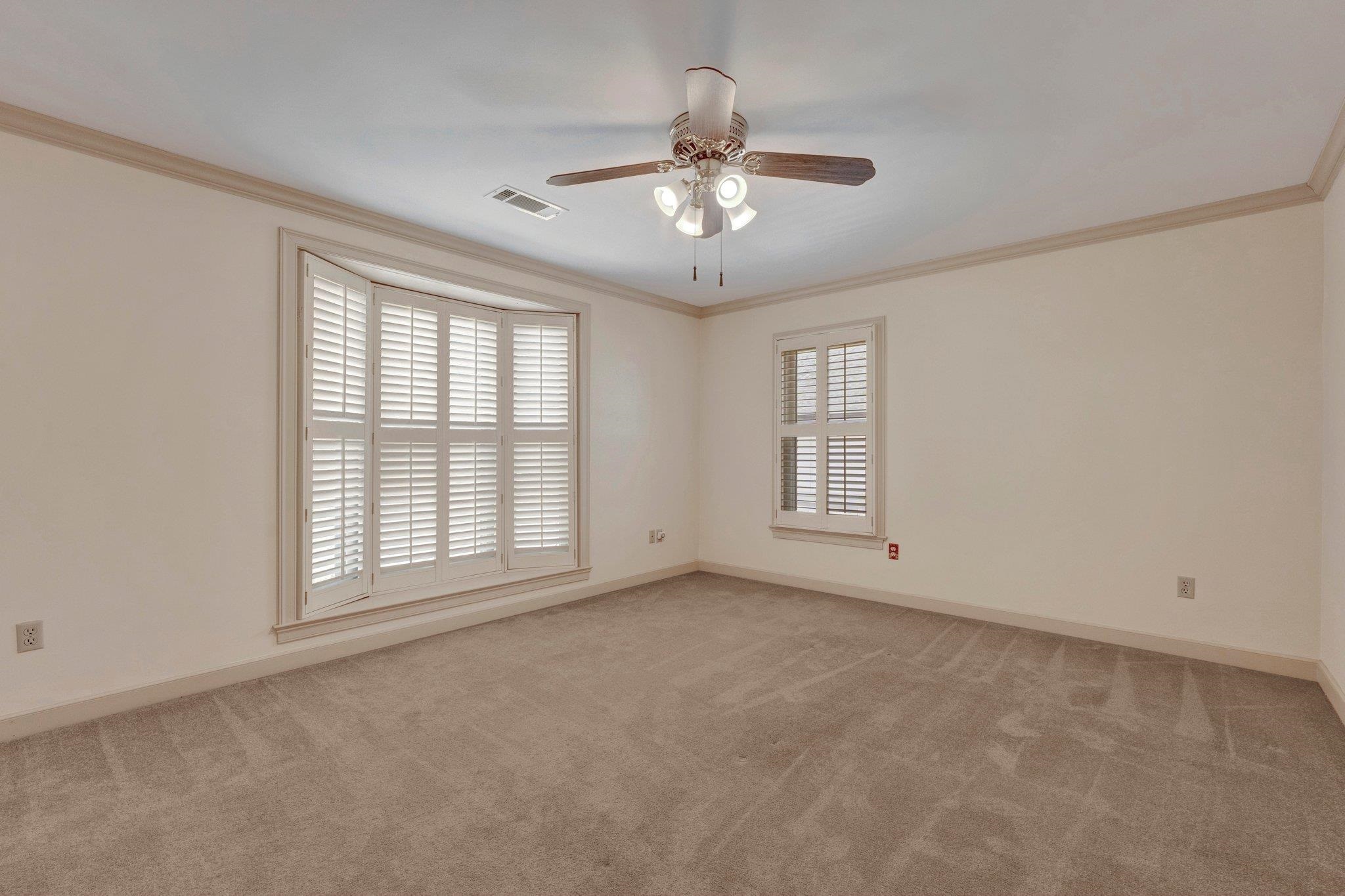 2838 E LEVEE OAKS DR