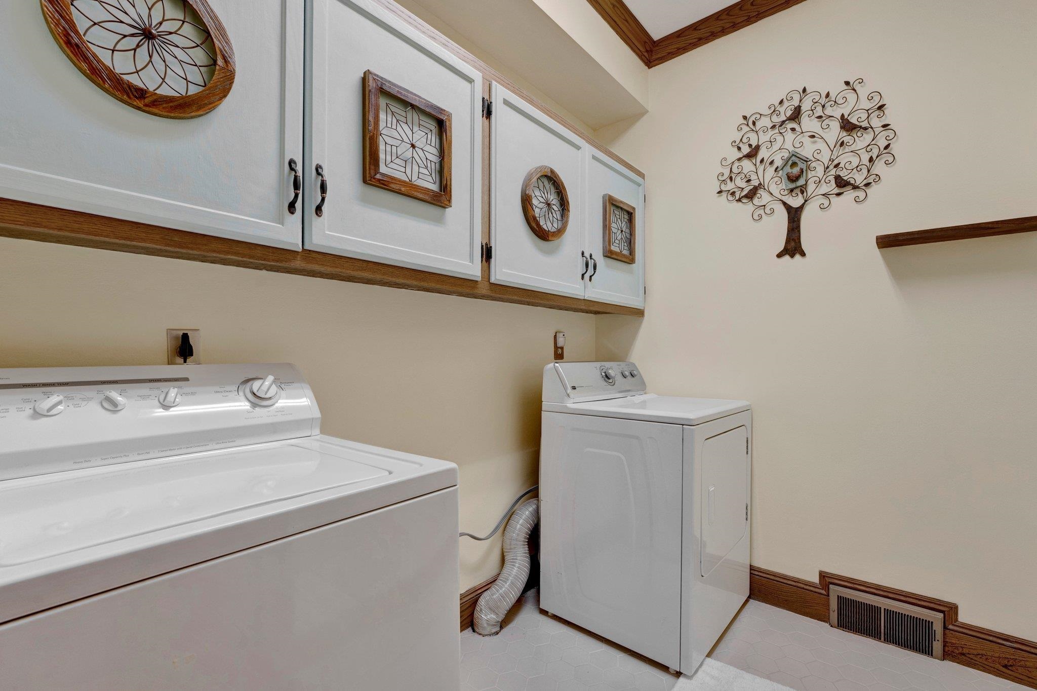 2838 E LEVEE OAKS DR