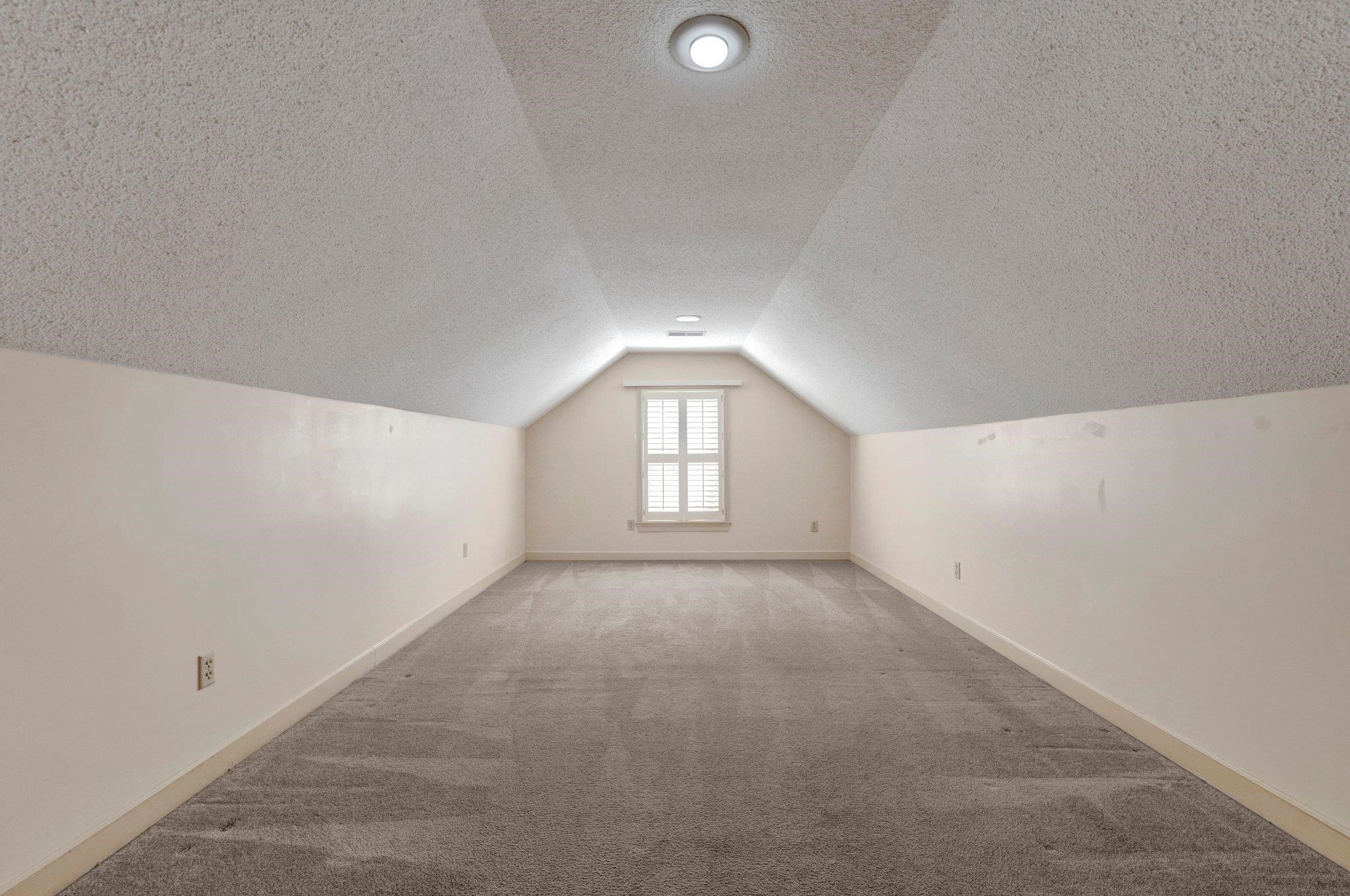 2838 E LEVEE OAKS DR