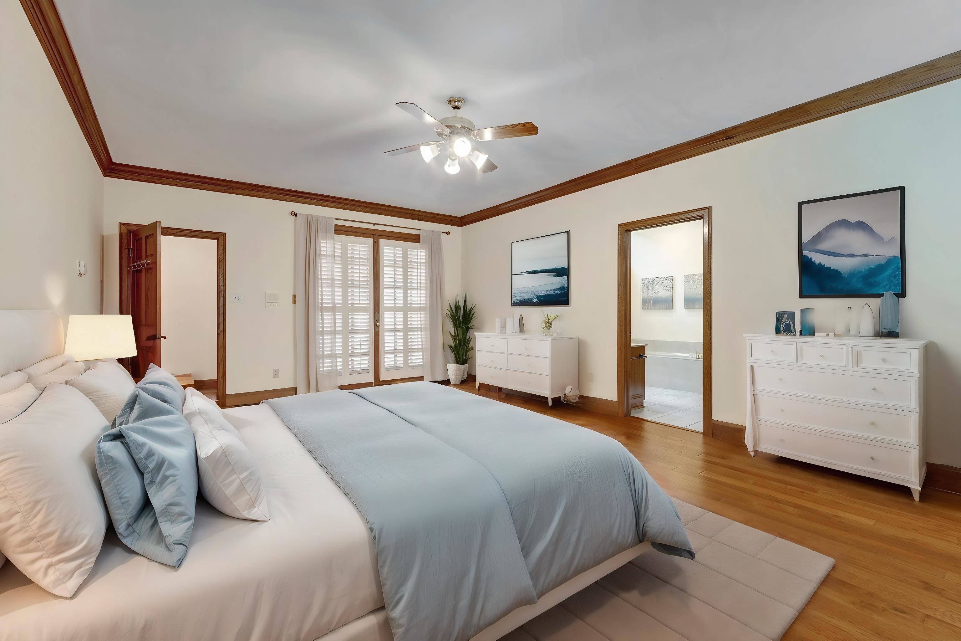 2838 E LEVEE OAKS DR