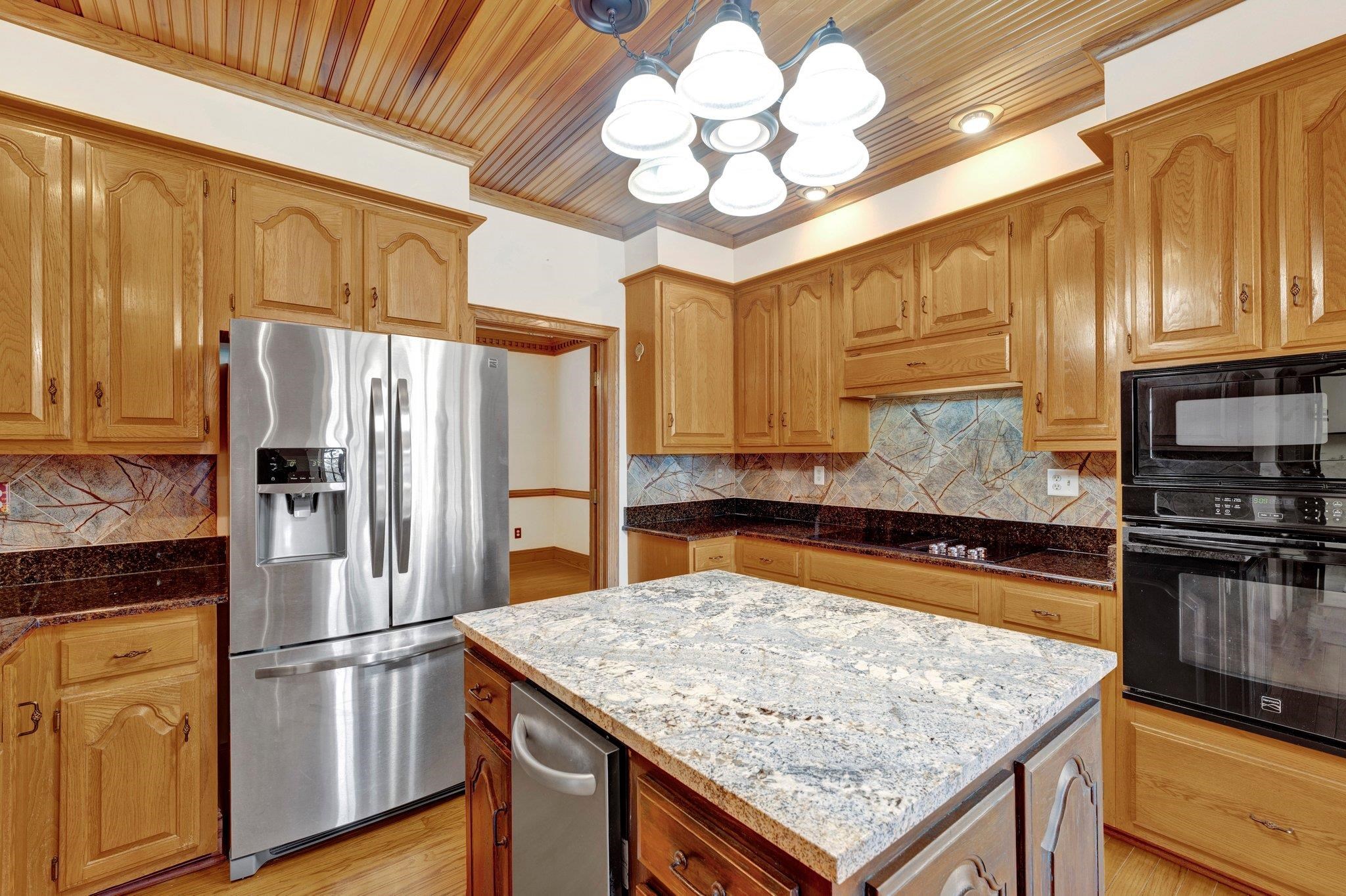 2838 E LEVEE OAKS DR