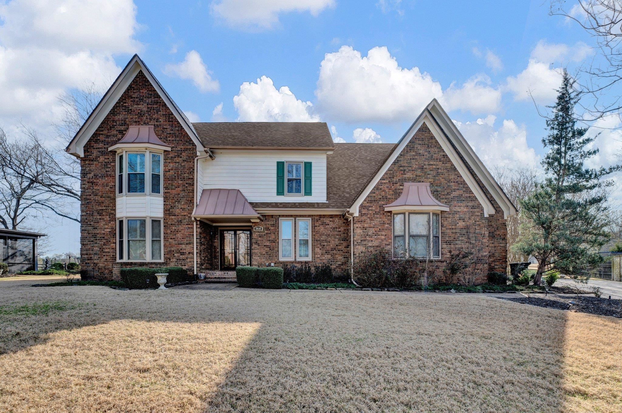 2838 E LEVEE OAKS DR