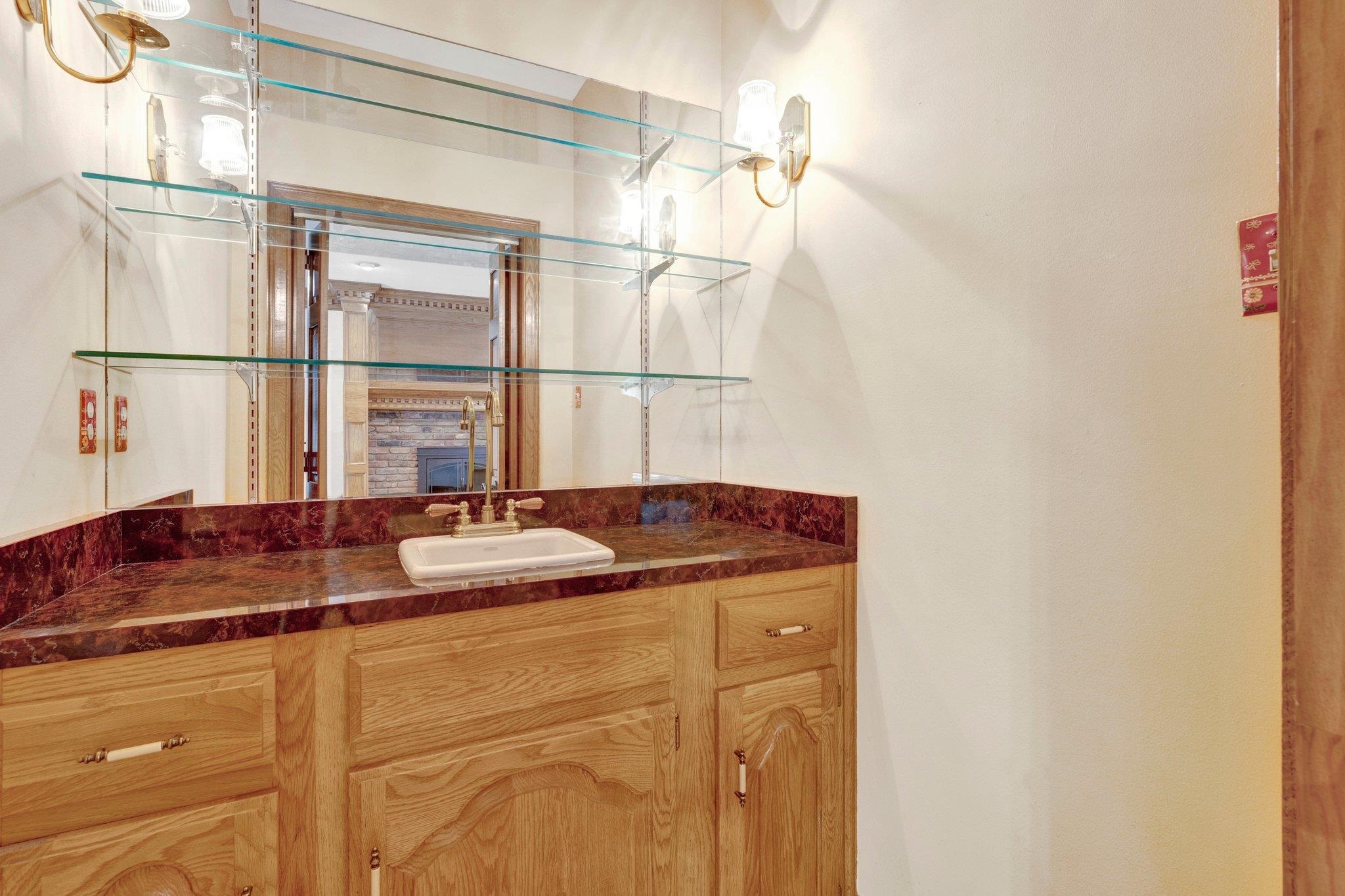 2838 E LEVEE OAKS DR