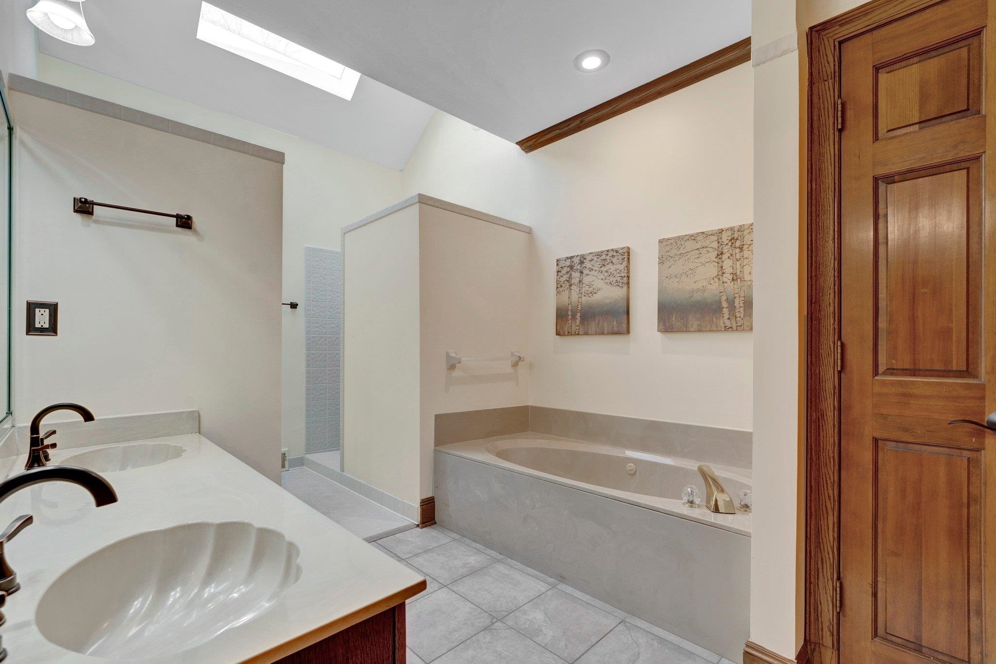 2838 E LEVEE OAKS DR