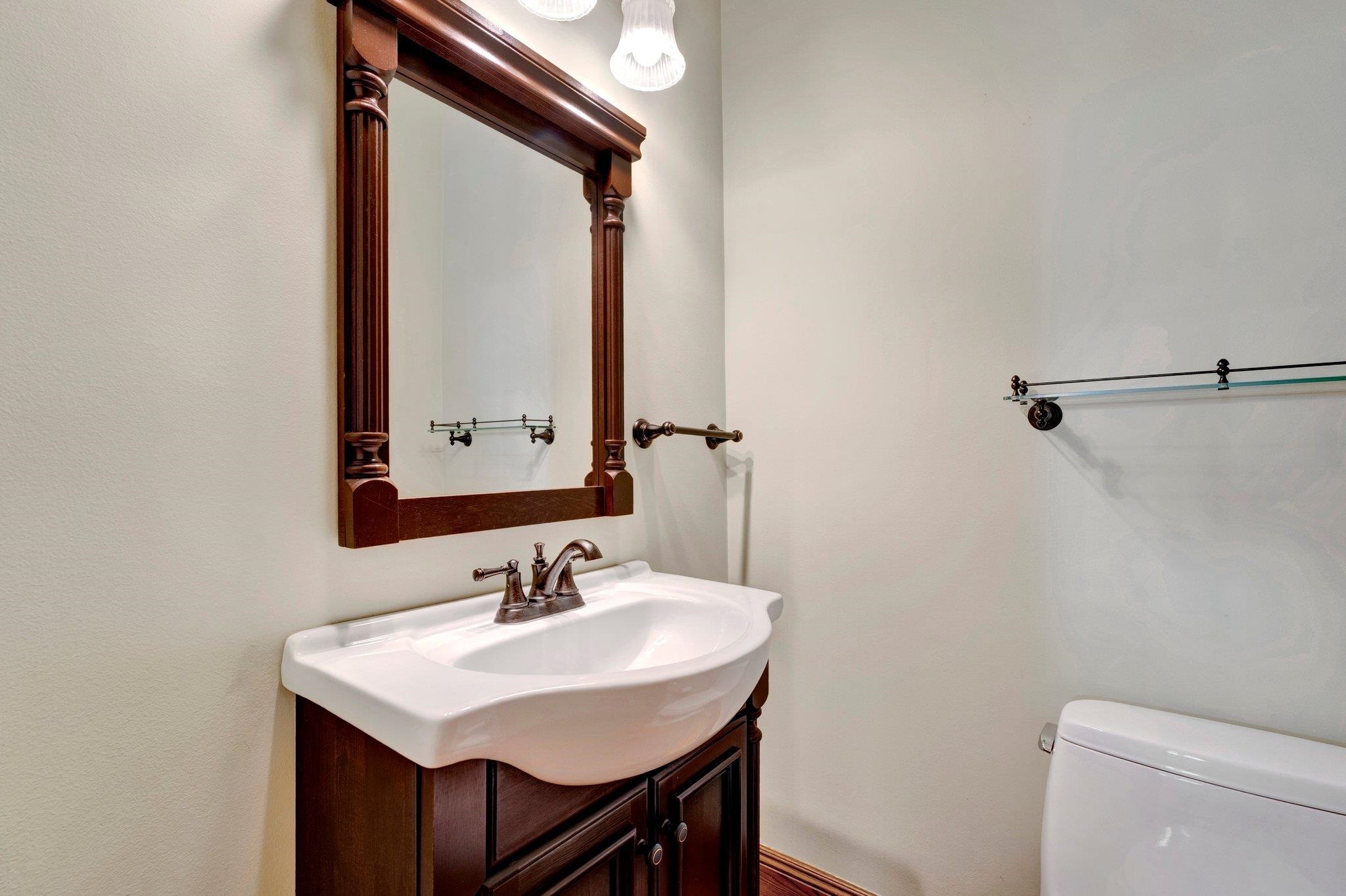 2838 E LEVEE OAKS DR