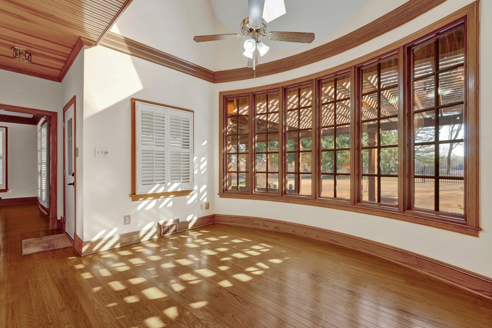 2838 E LEVEE OAKS DR