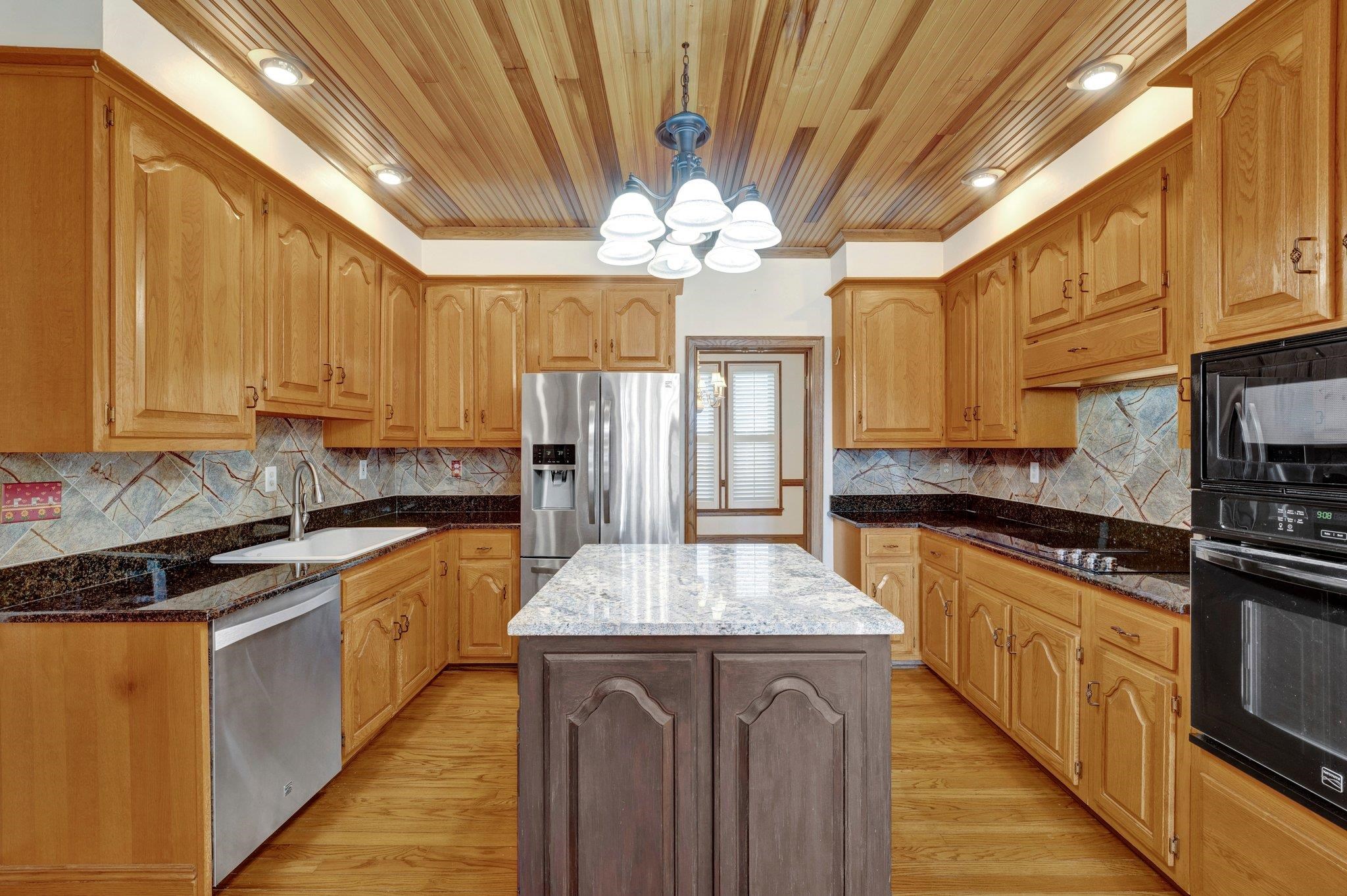 2838 E LEVEE OAKS DR