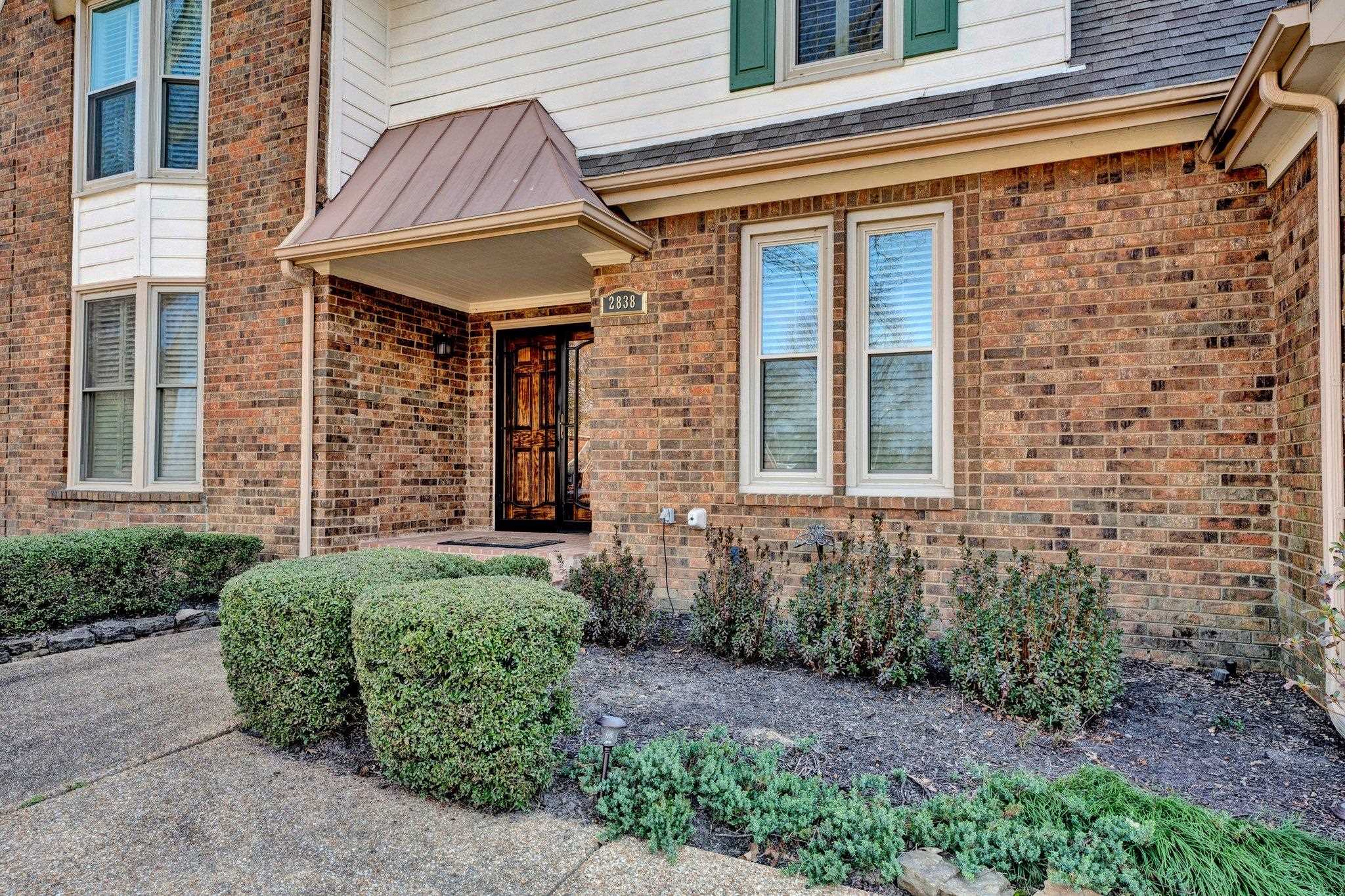 2838 E LEVEE OAKS DR