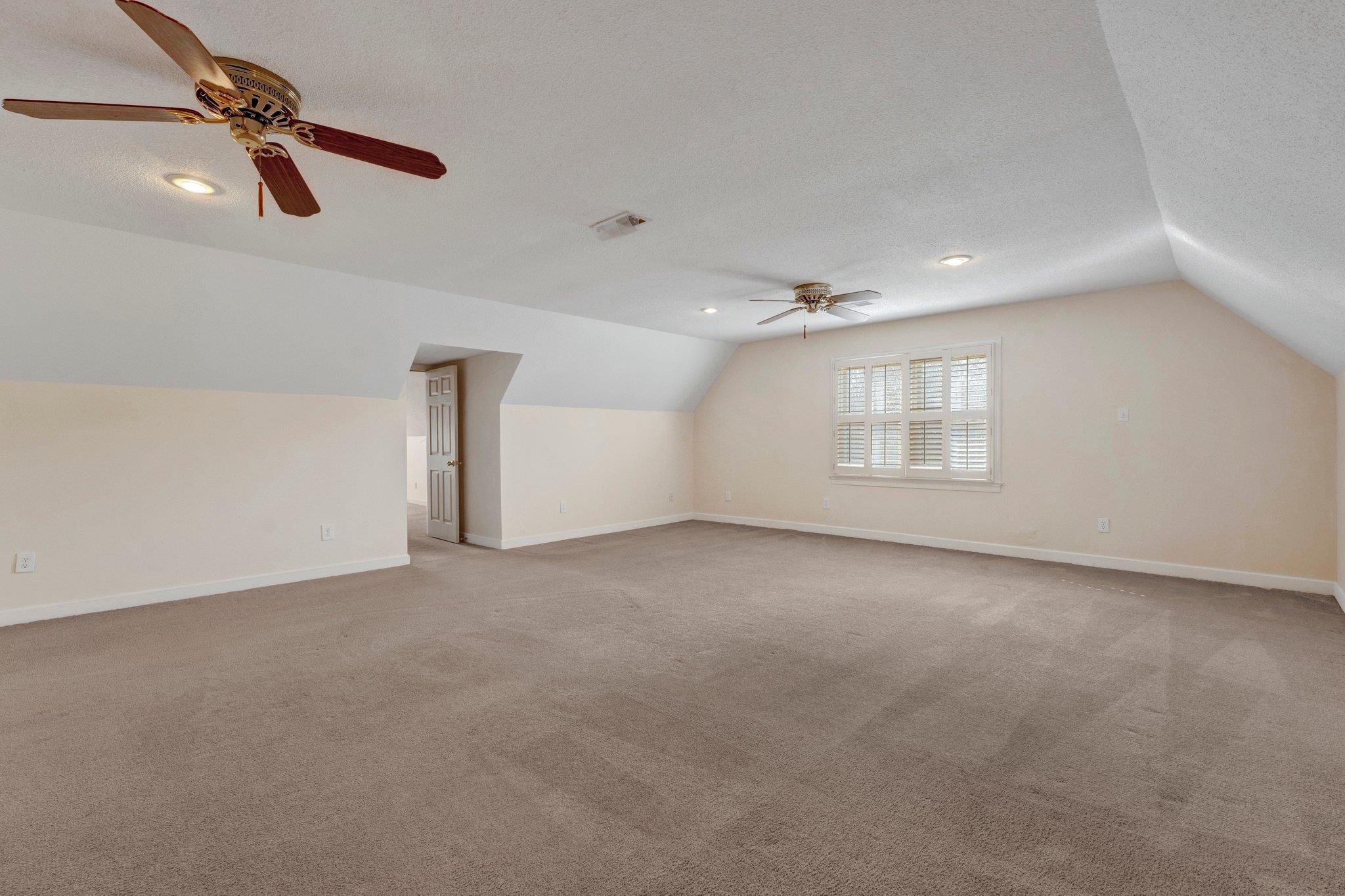 2838 E LEVEE OAKS DR