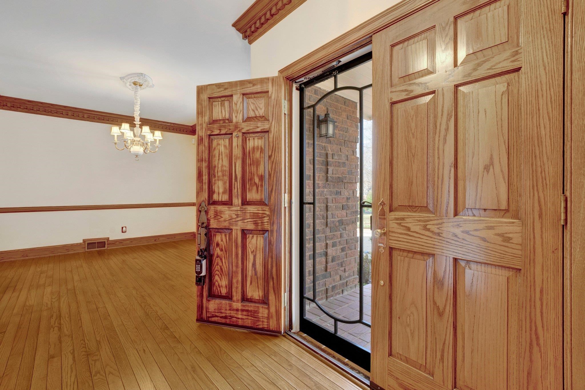 2838 E LEVEE OAKS DR