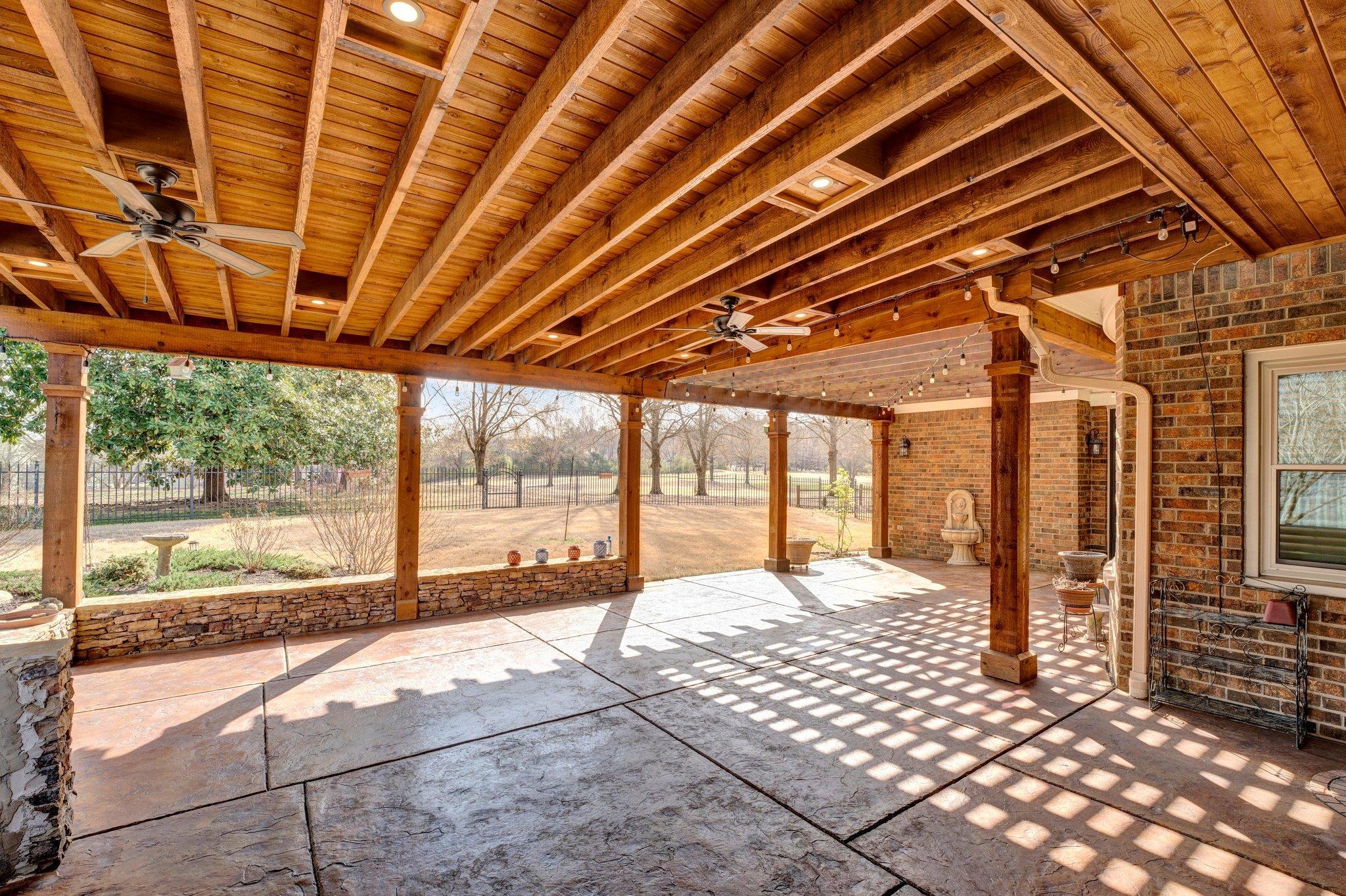 2838 E LEVEE OAKS DR