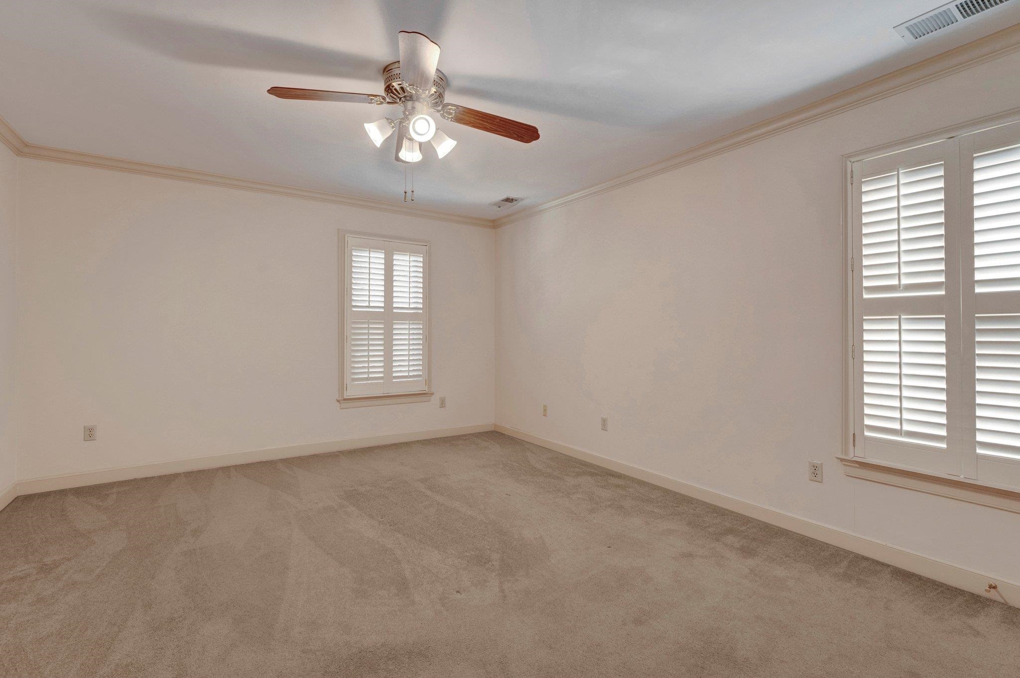 2838 E LEVEE OAKS DR