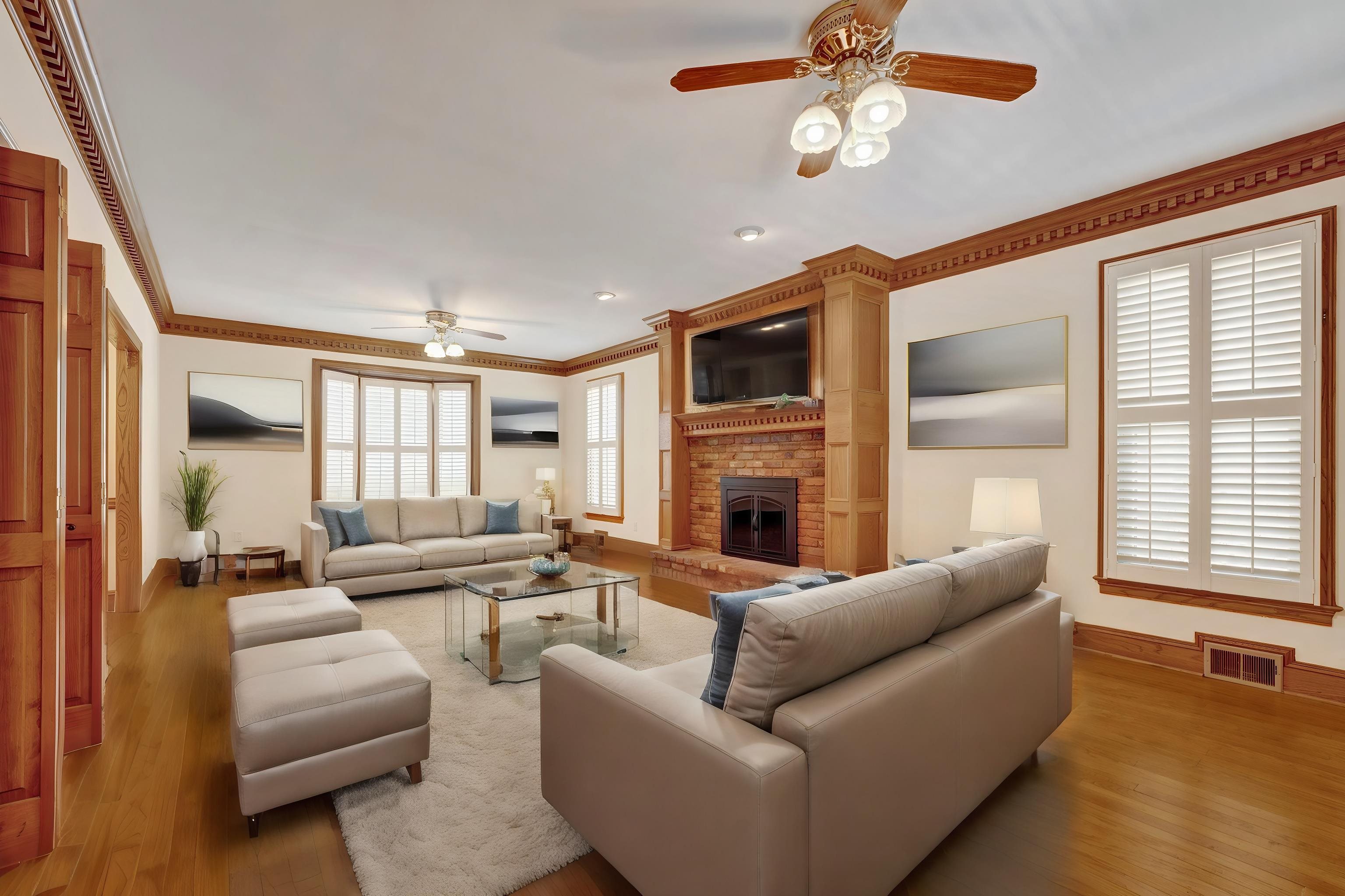 2838 E LEVEE OAKS DR