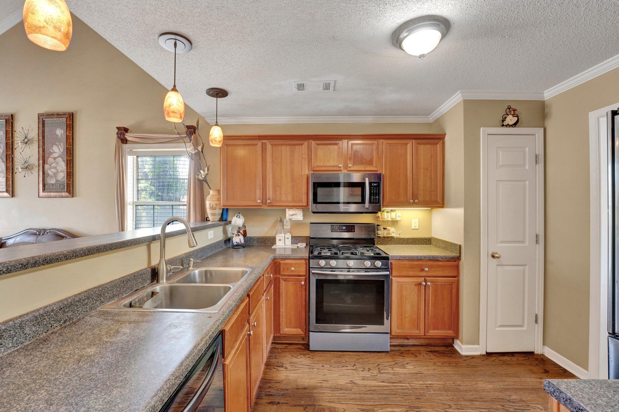 8641 OVERCUP OAKS DR