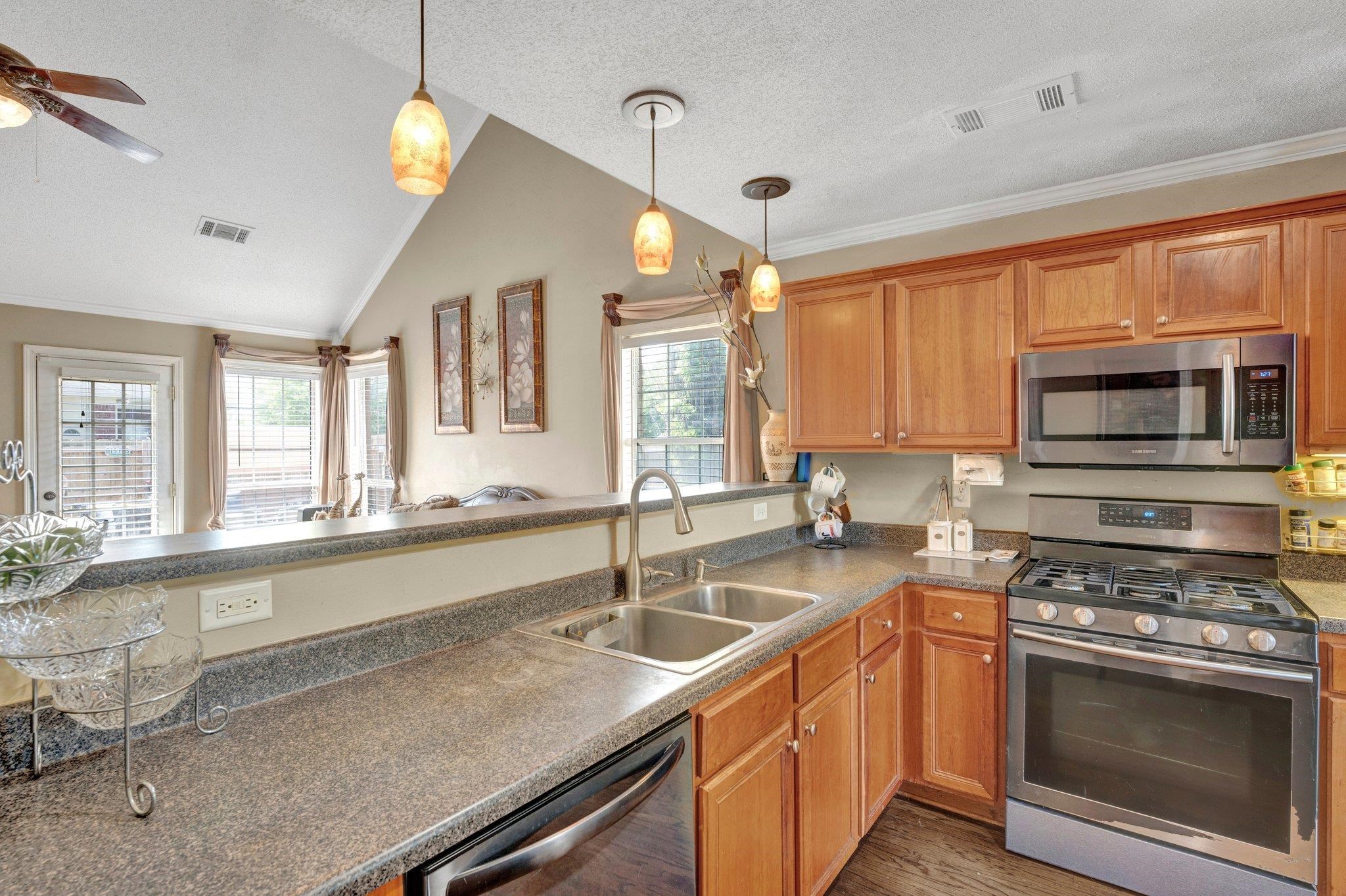 8641 OVERCUP OAKS DR