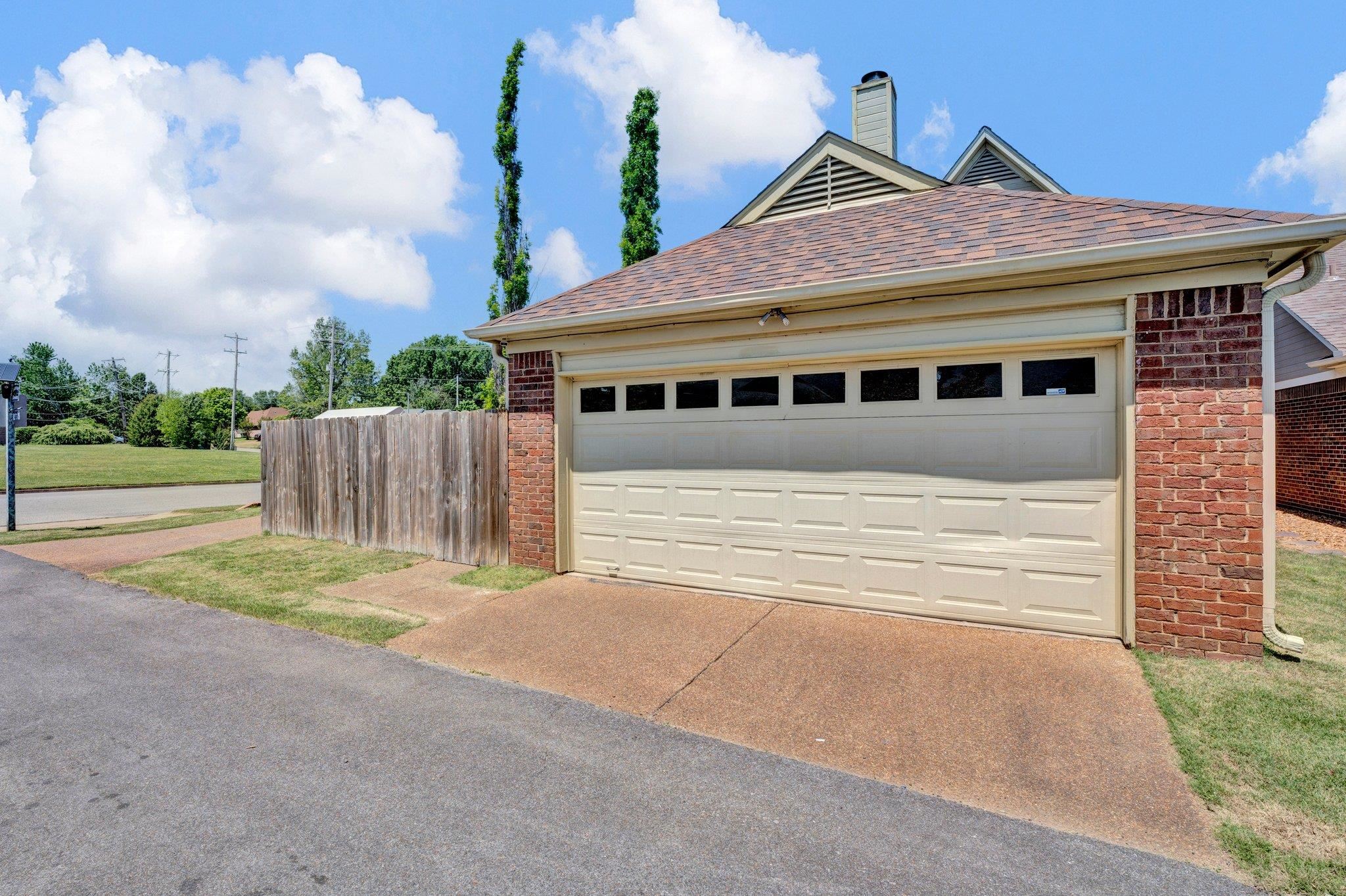 8641 OVERCUP OAKS DR